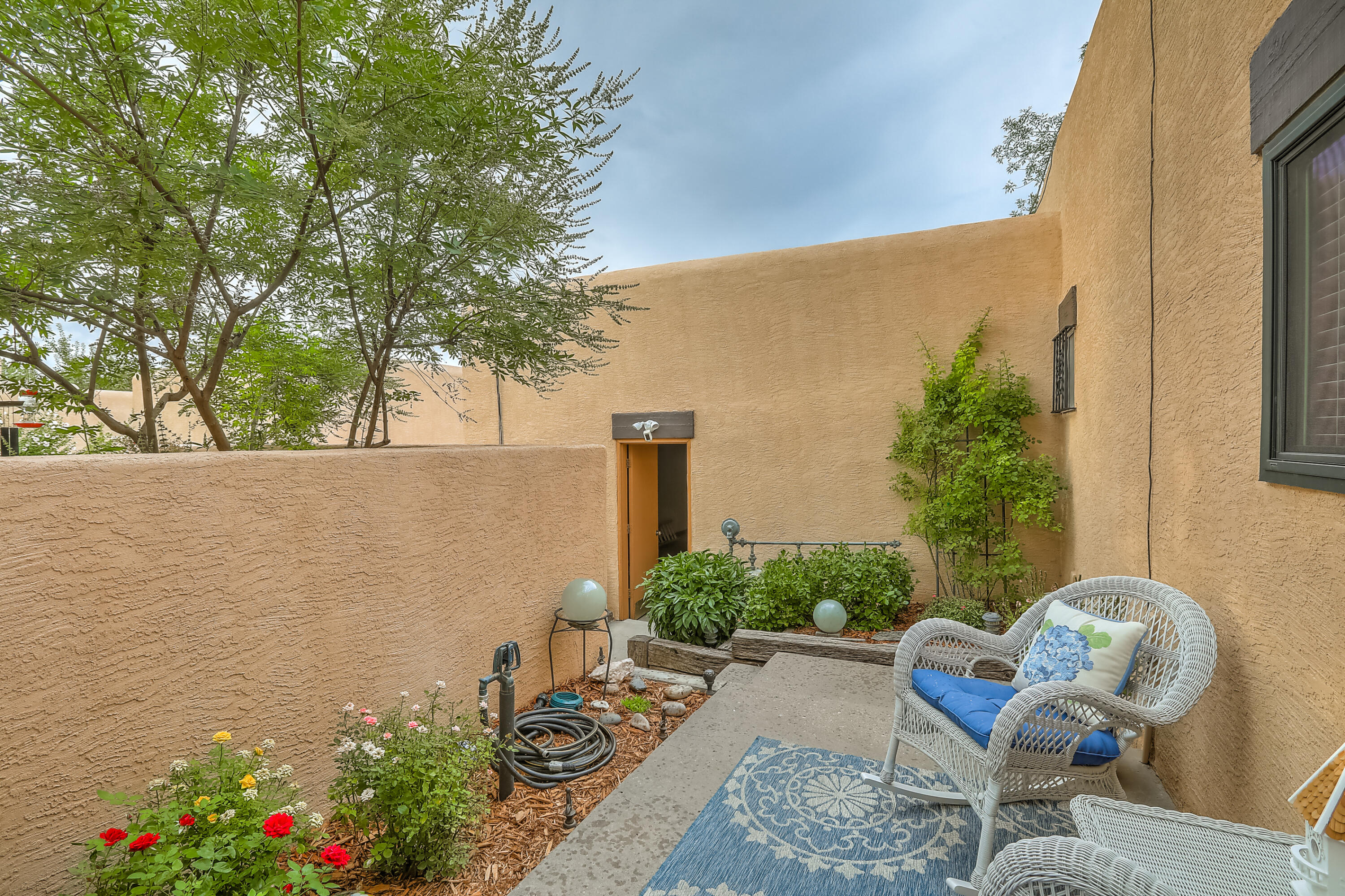 6464 MONTE SERRANO NE
