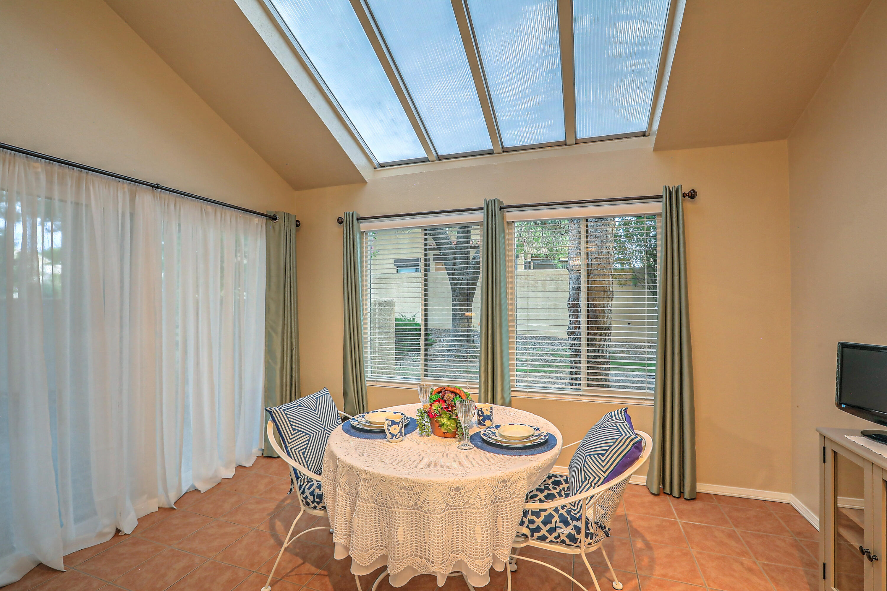 6464 MONTE SERRANO NE