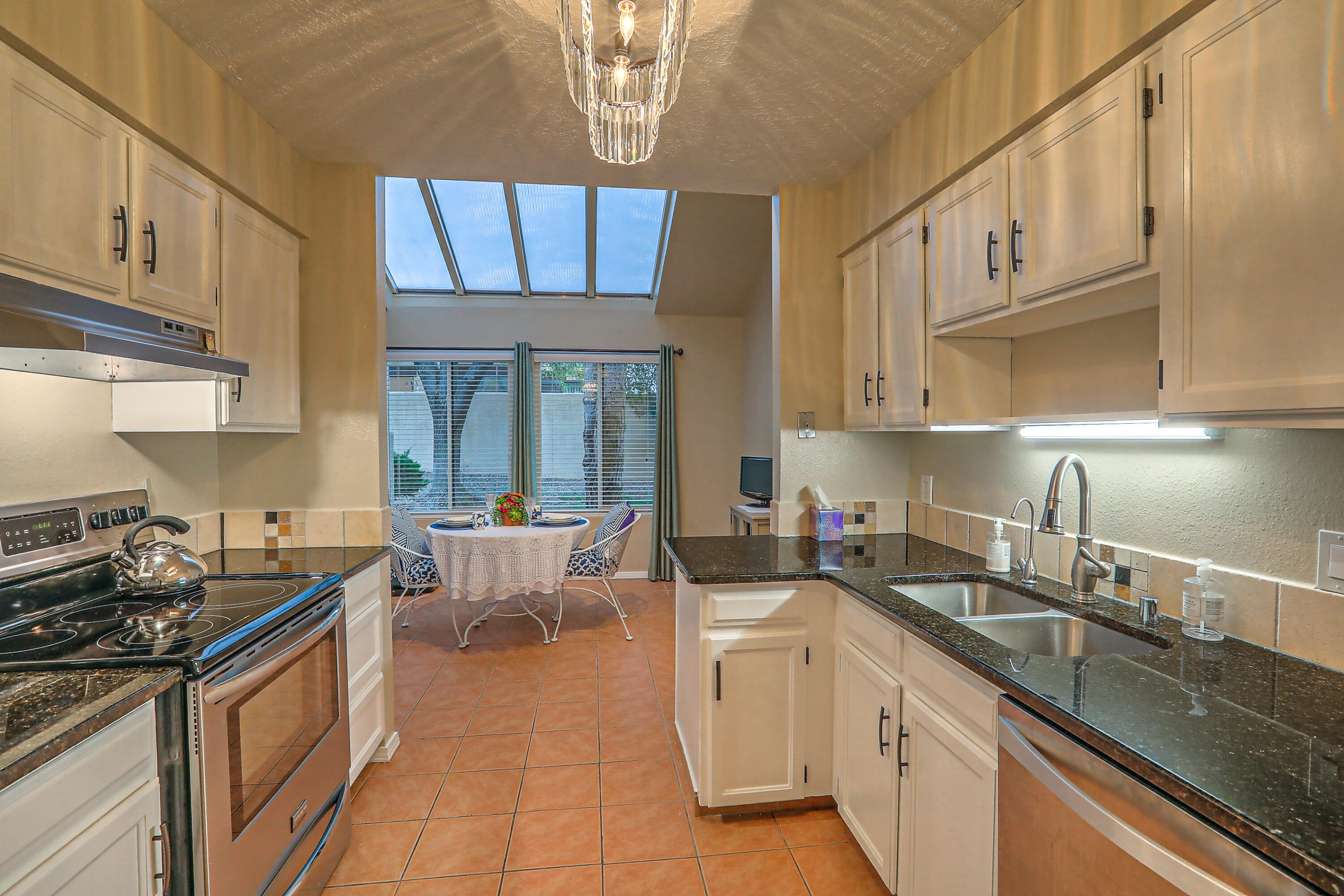6464 MONTE SERRANO NE