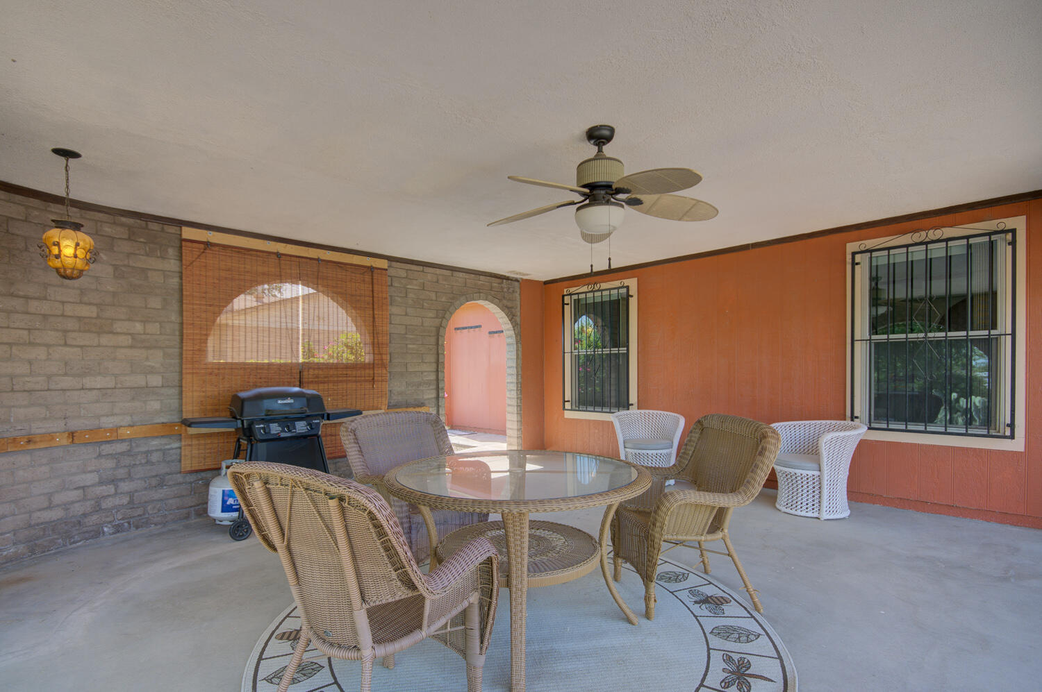 610 WESTERN HILLS Drive SE