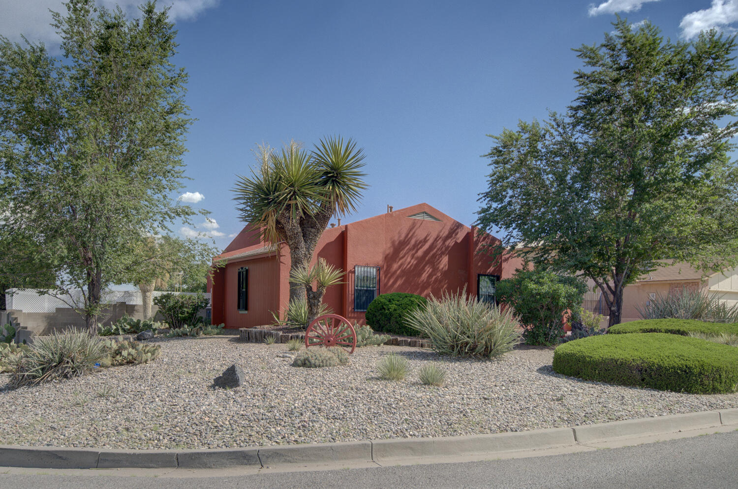 610 WESTERN HILLS Drive SE