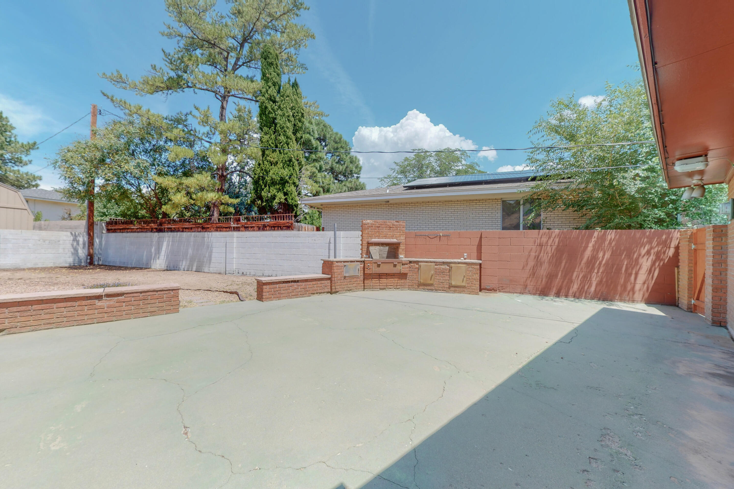 7601 HARWOOD Avenue NE