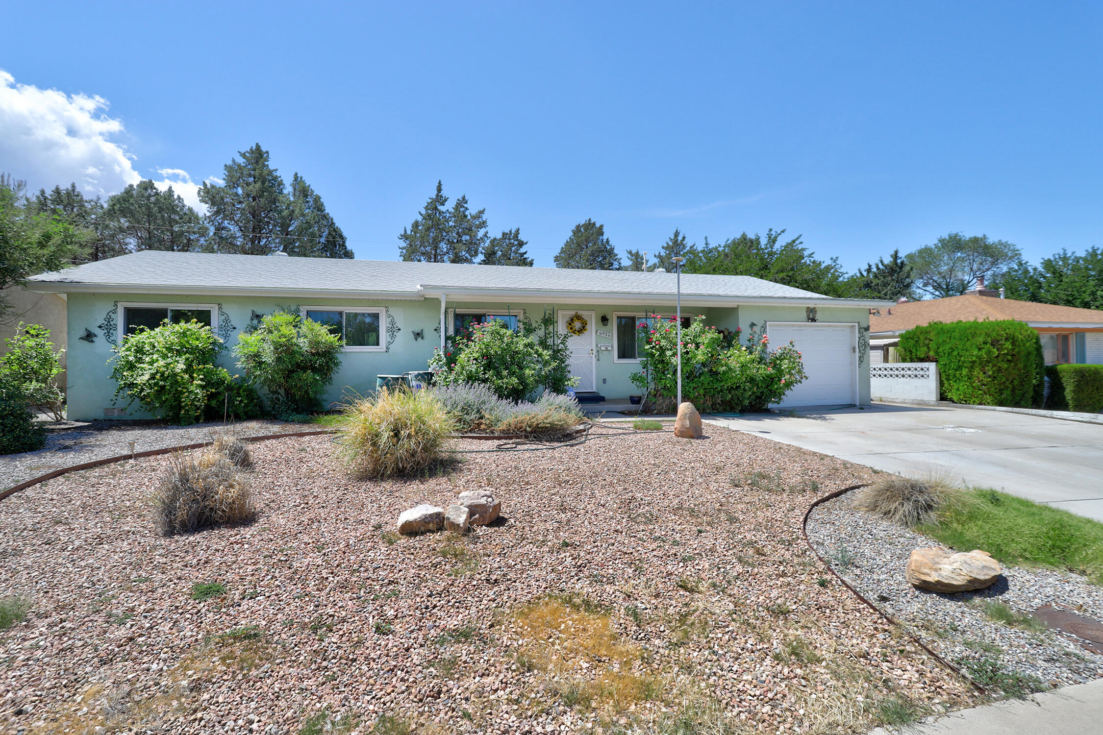 6924 EDWINA Avenue NE