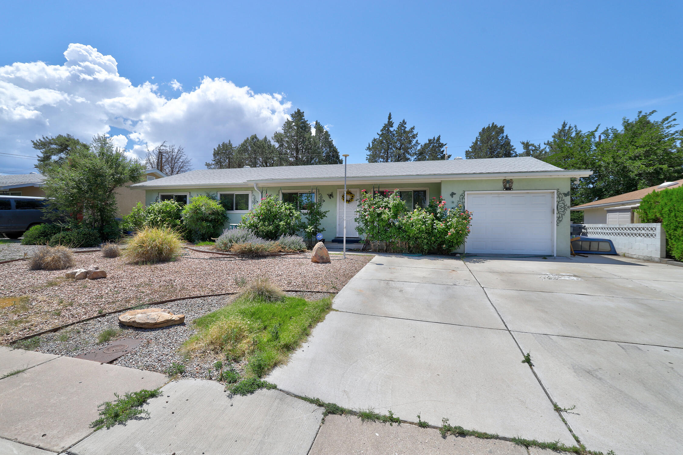6924 EDWINA Avenue NE