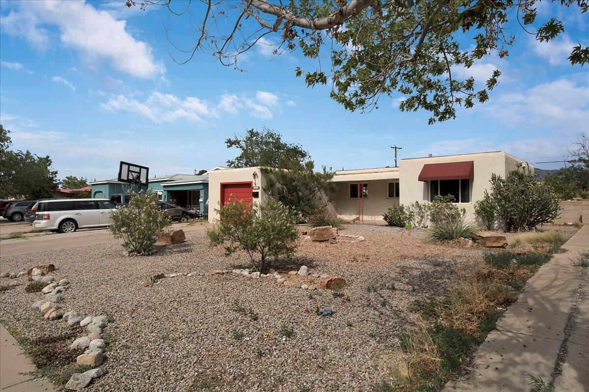 414 Mesilla NE