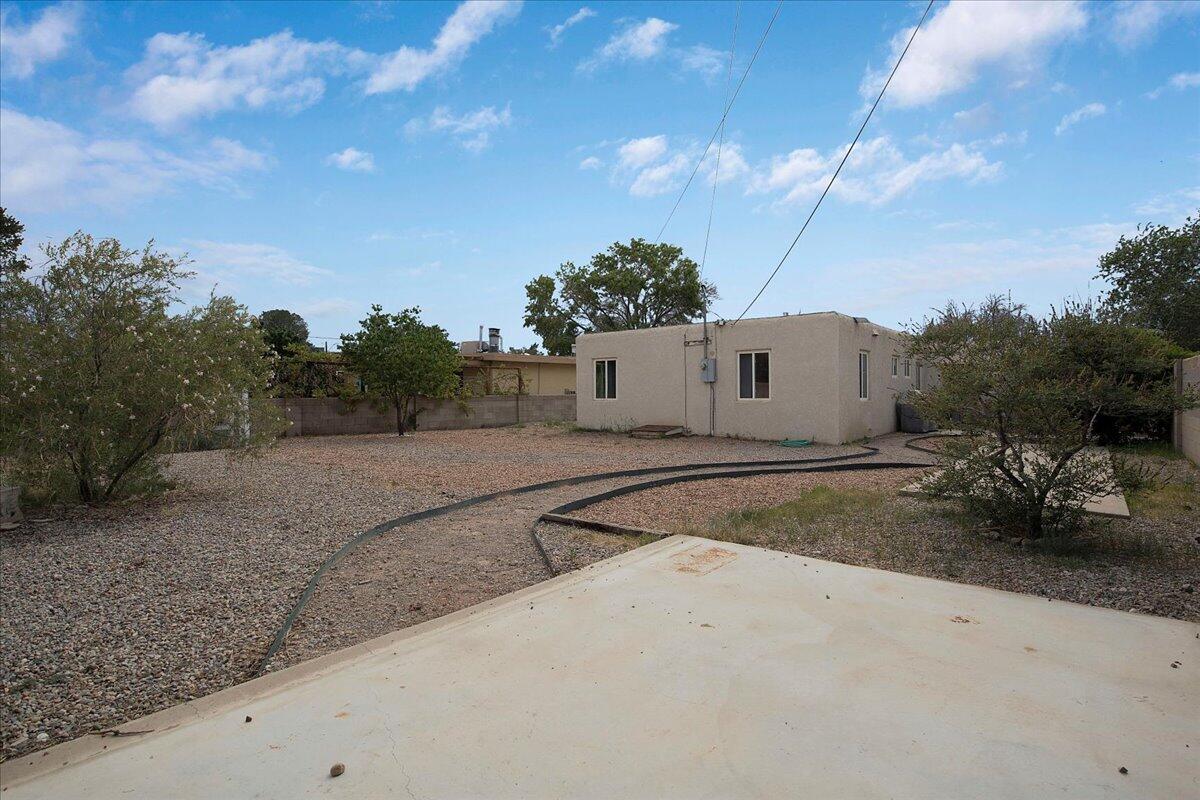 414 Mesilla NE