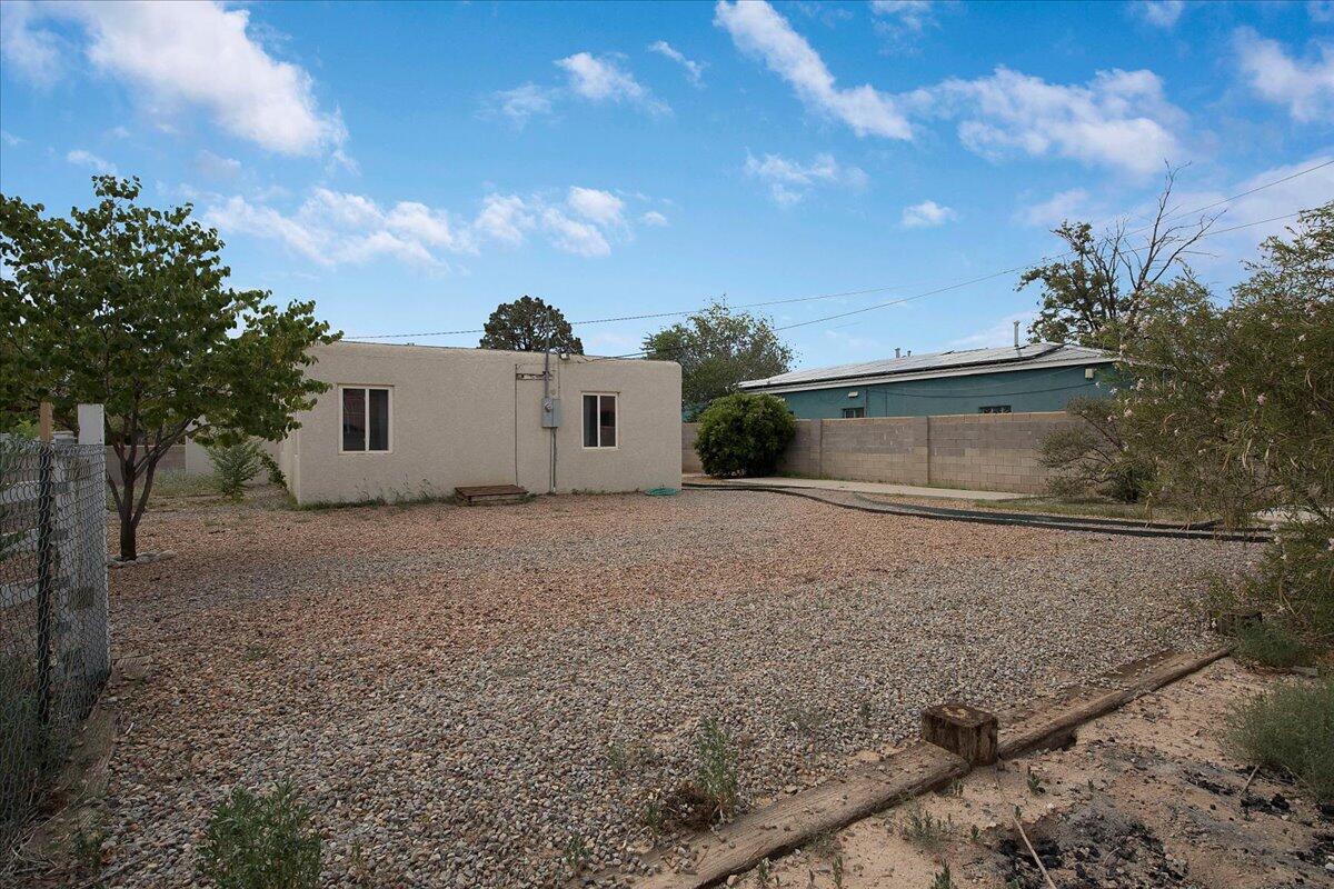 414 Mesilla NE