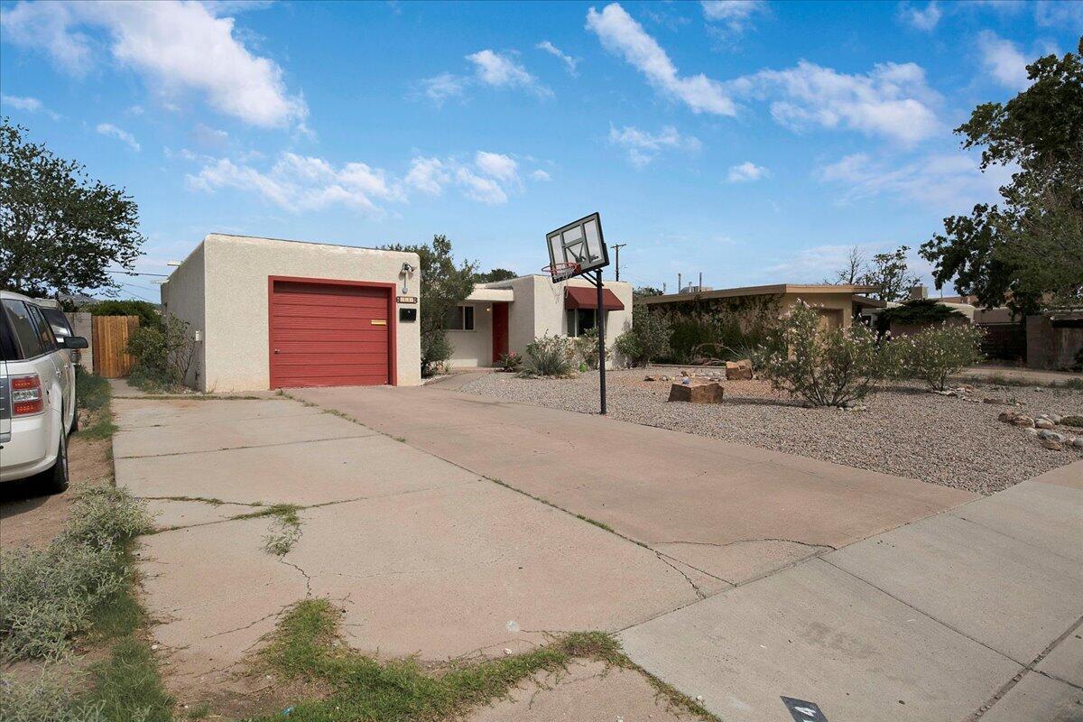 414 Mesilla NE