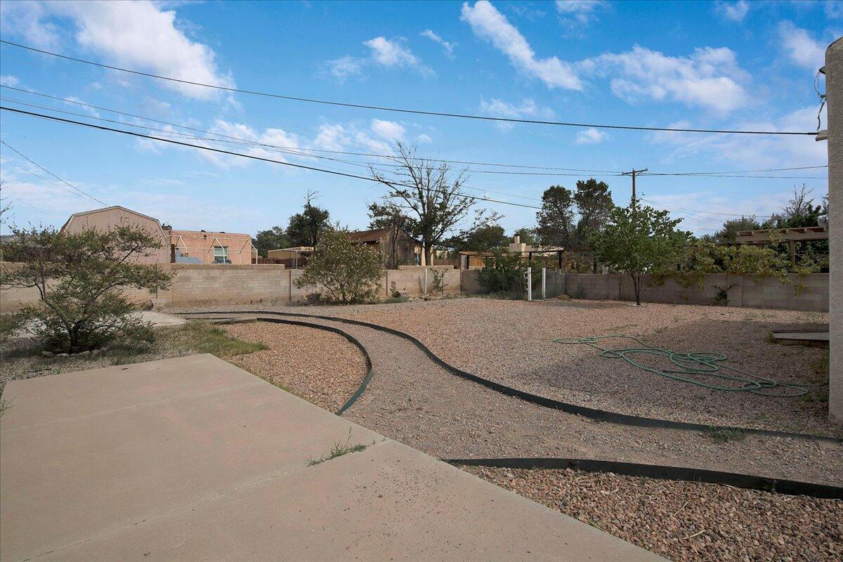 414 Mesilla NE