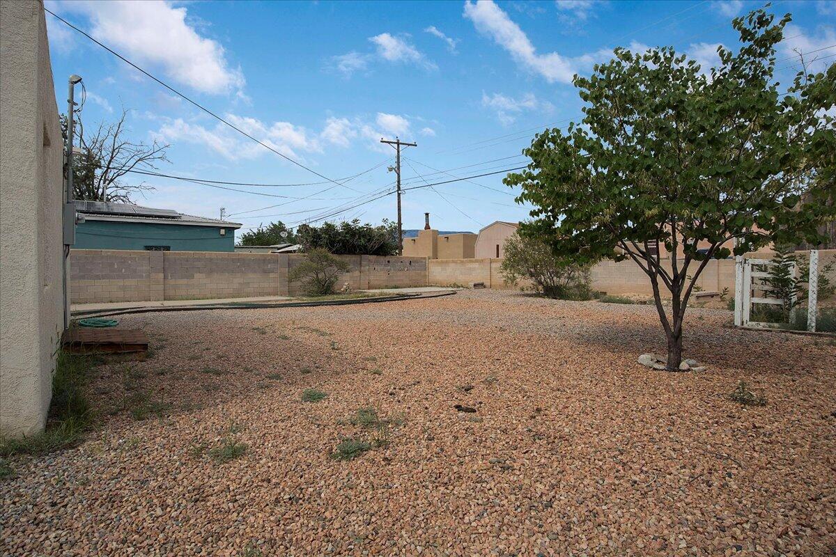414 Mesilla NE