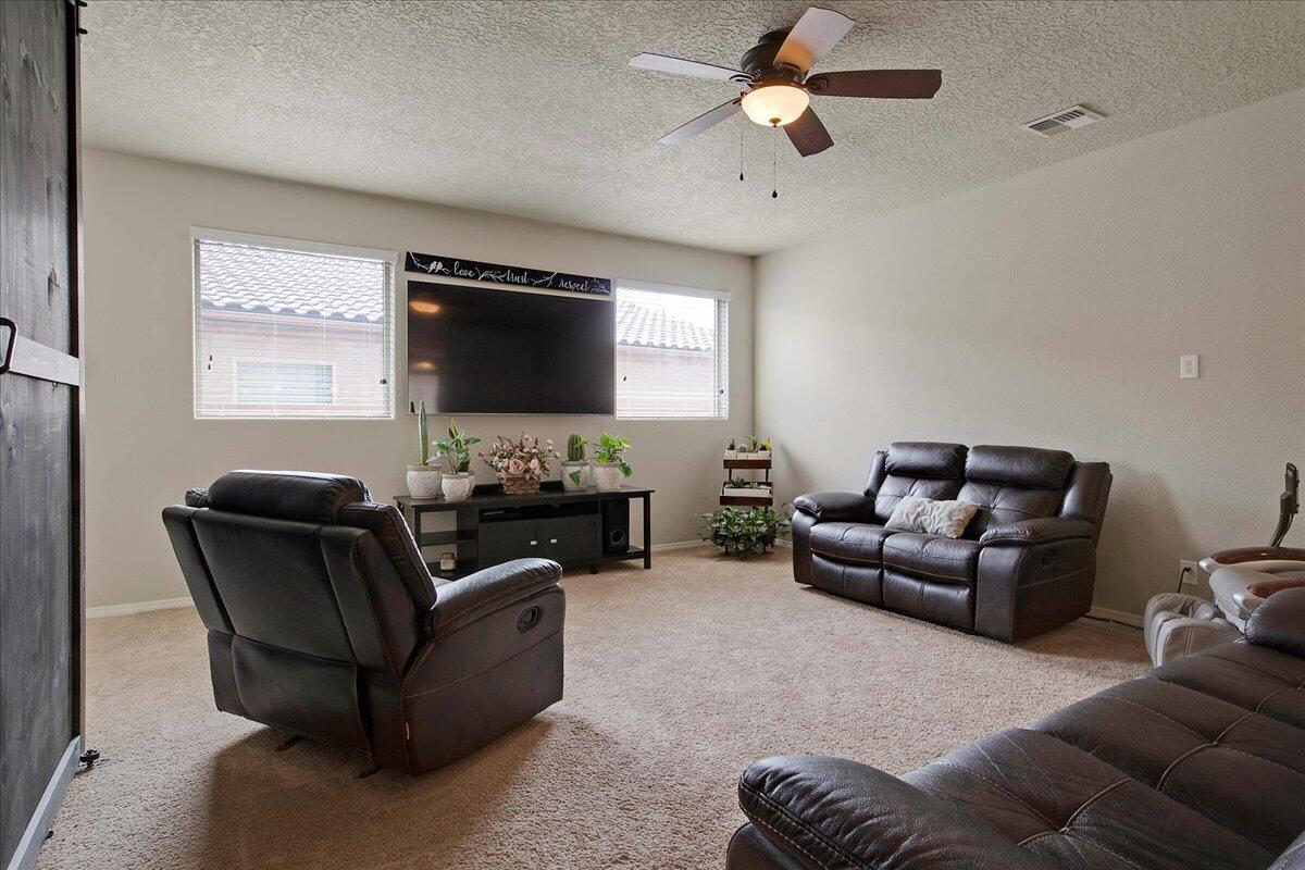 6920 NAPOLEON Road NE