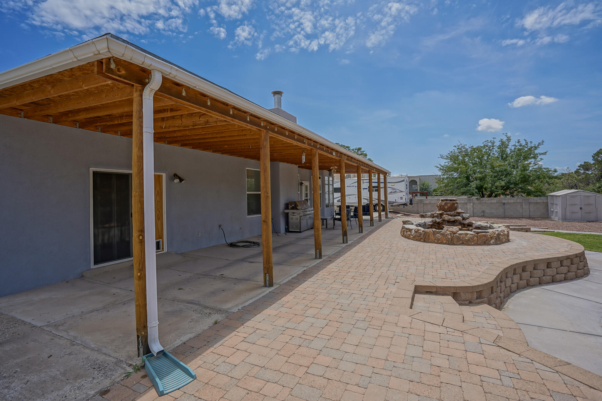 6407 THUNDERBIRD Circle NW