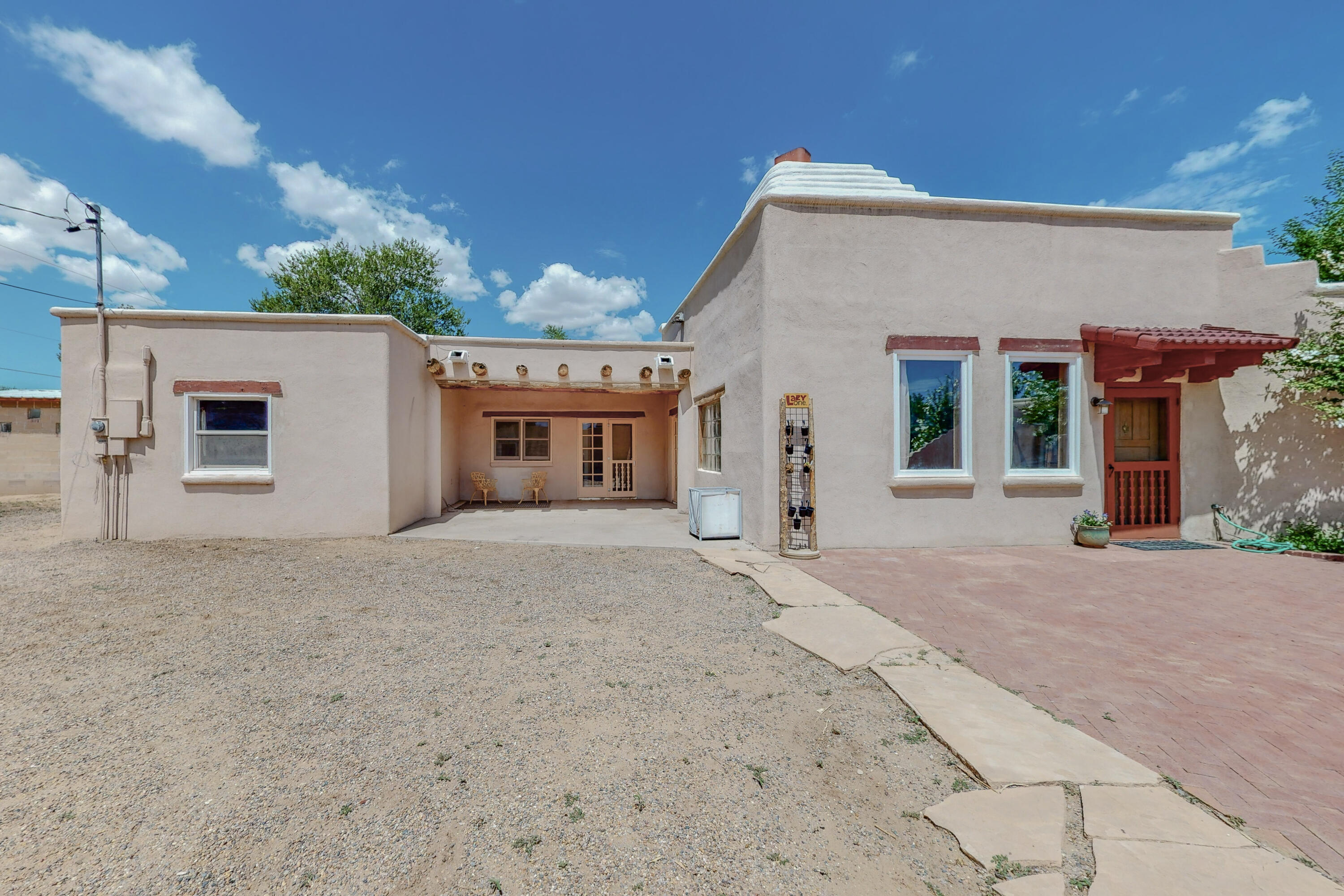 713 RANCHITOS Road