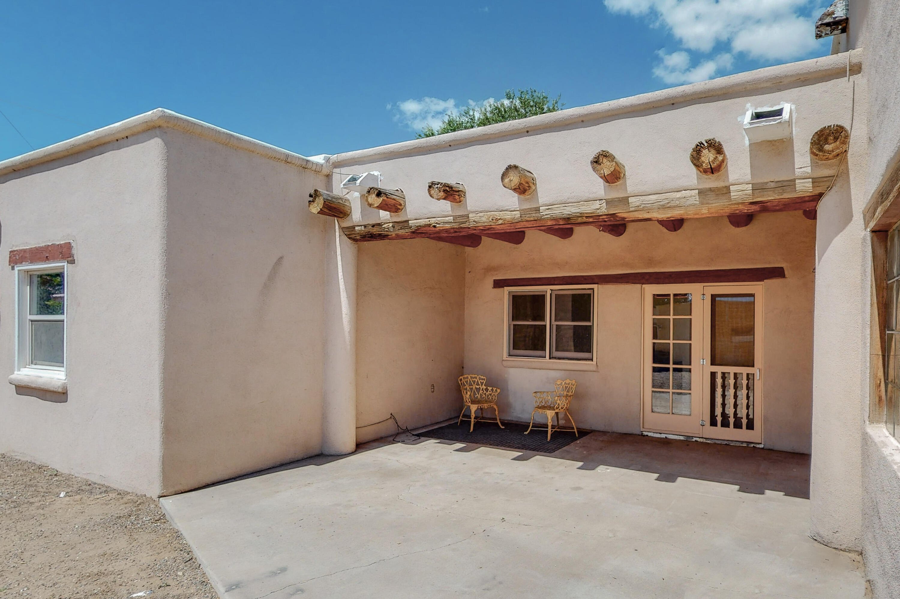 713 RANCHITOS Road