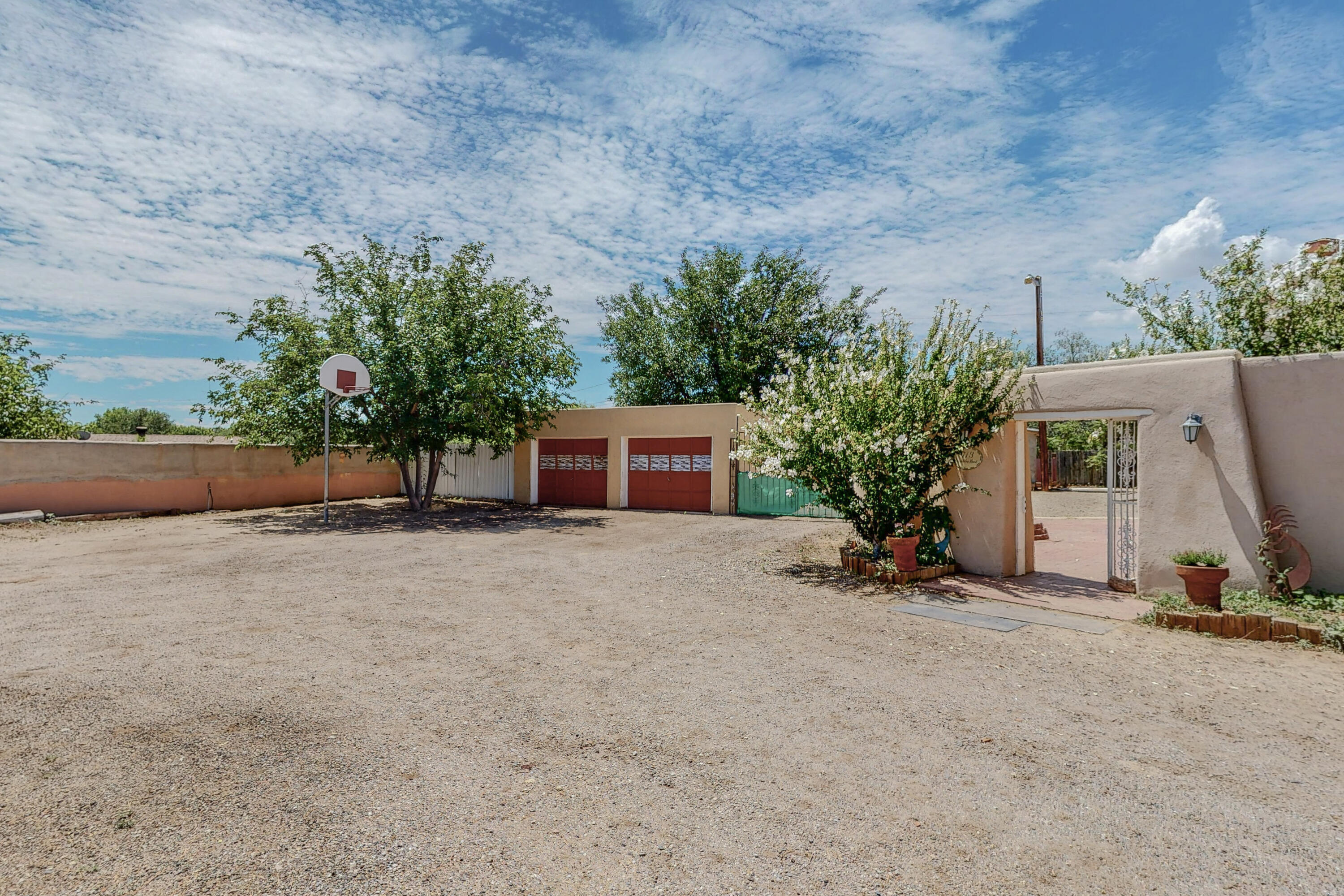 713 RANCHITOS Road