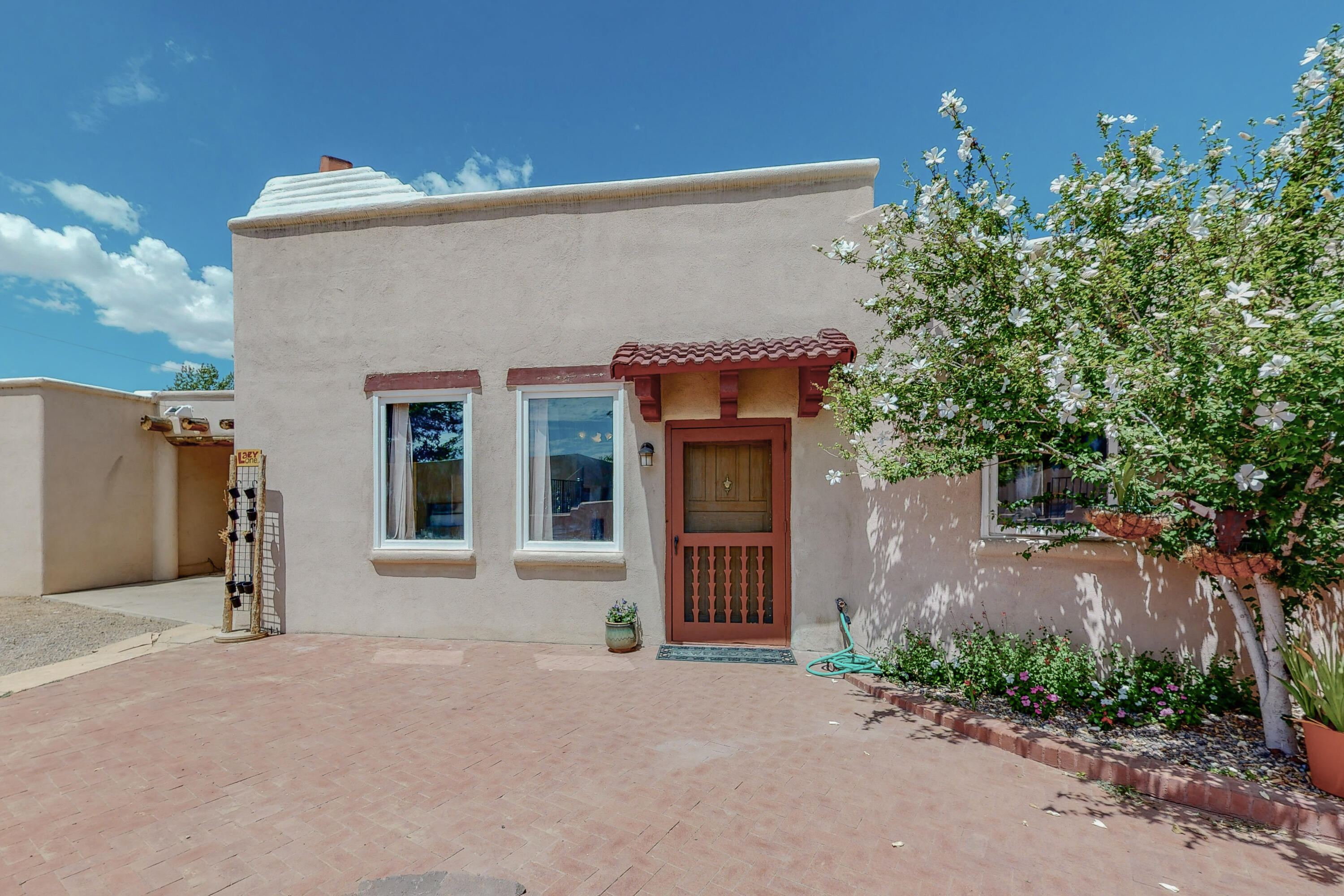 713 RANCHITOS Road