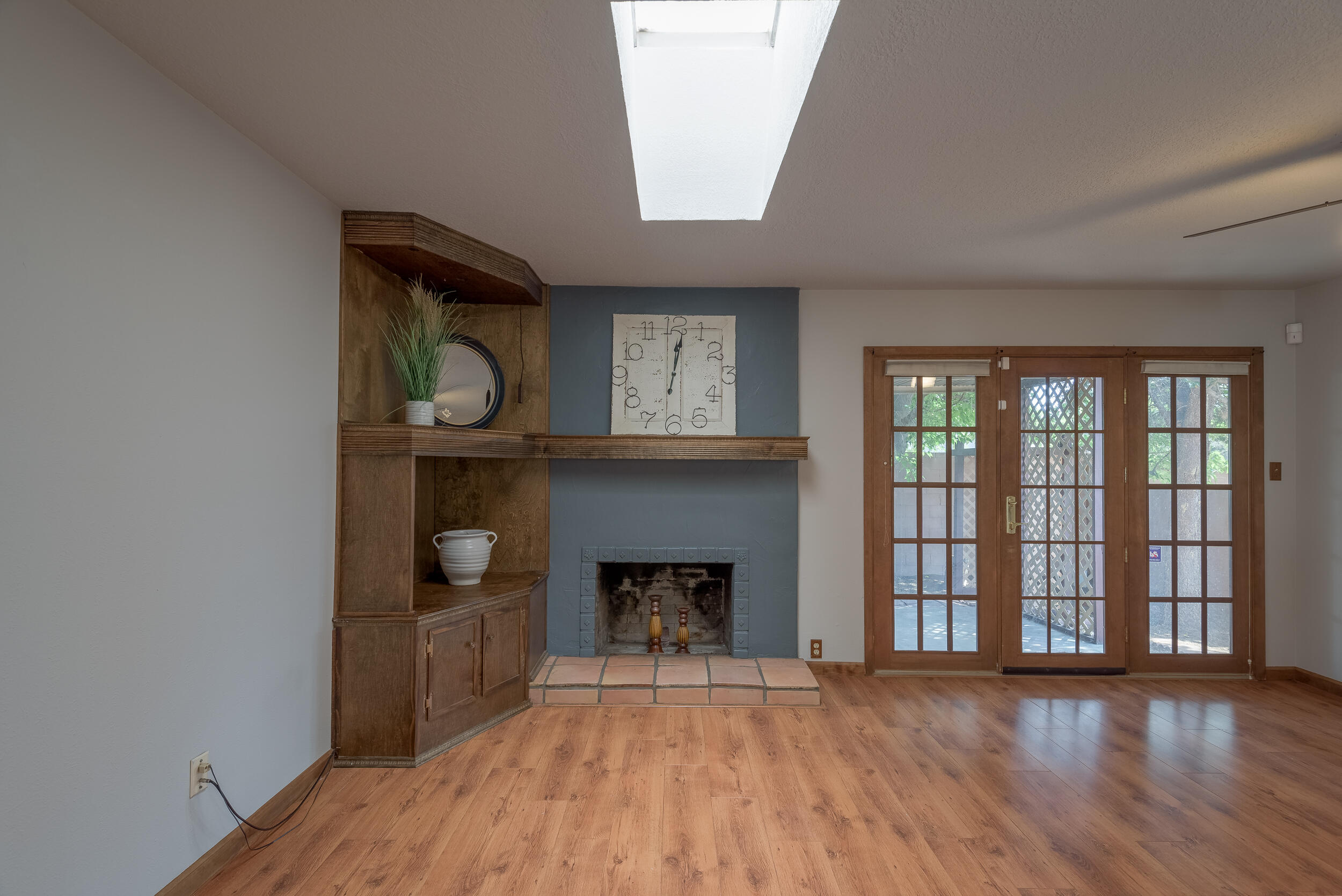 8104 MONTEREY EAST Avenue NE