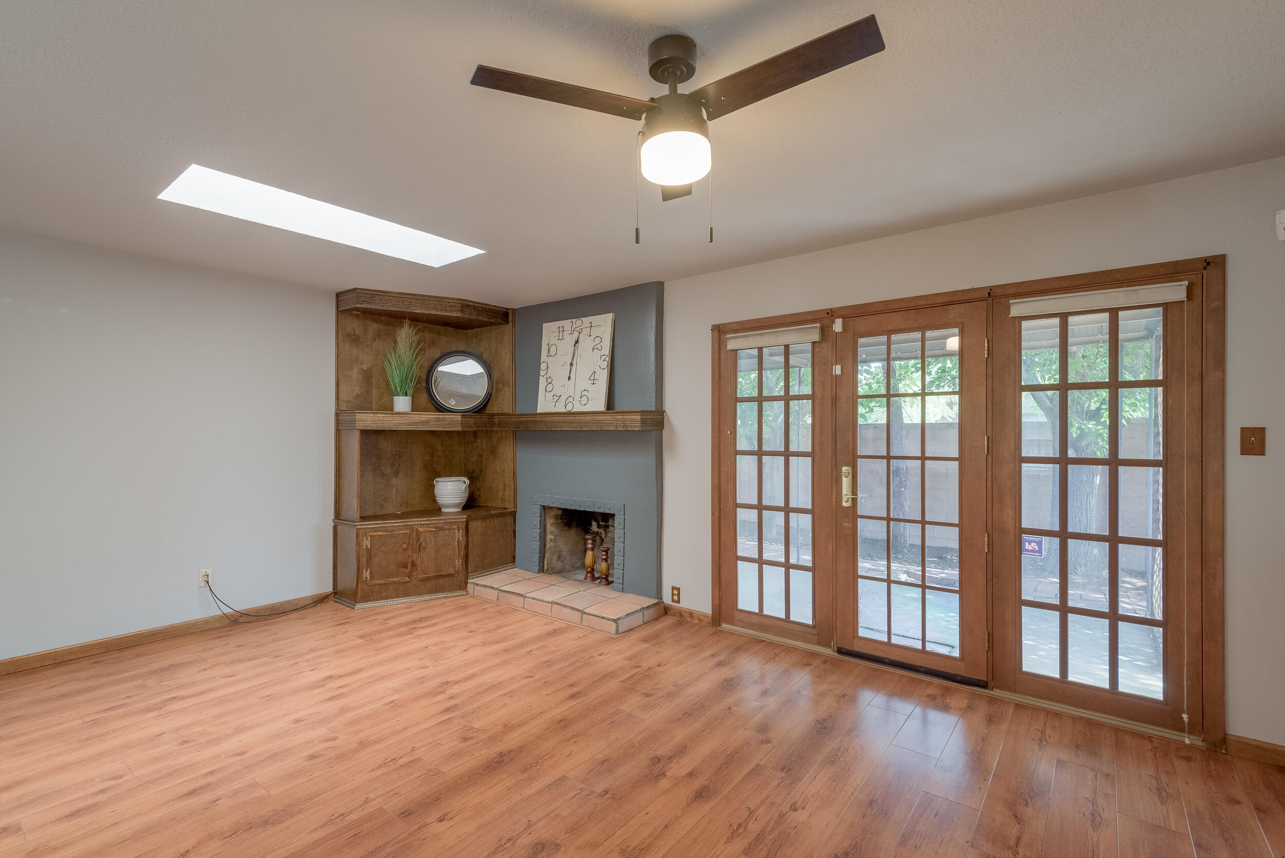 8104 MONTEREY EAST Avenue NE