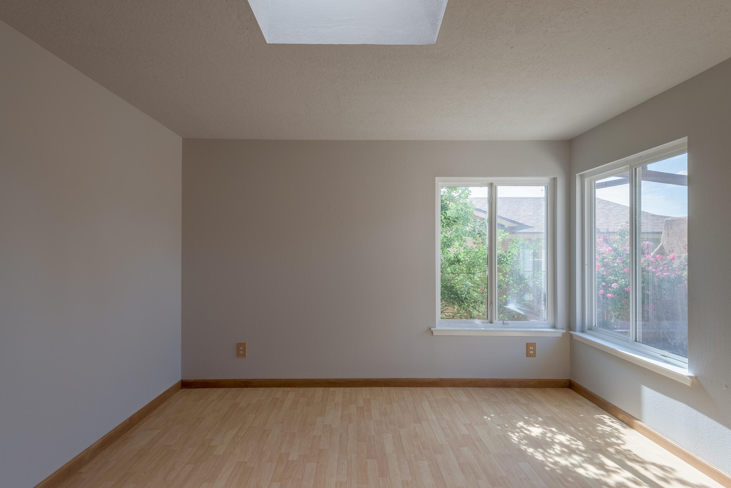 8104 MONTEREY EAST Avenue NE