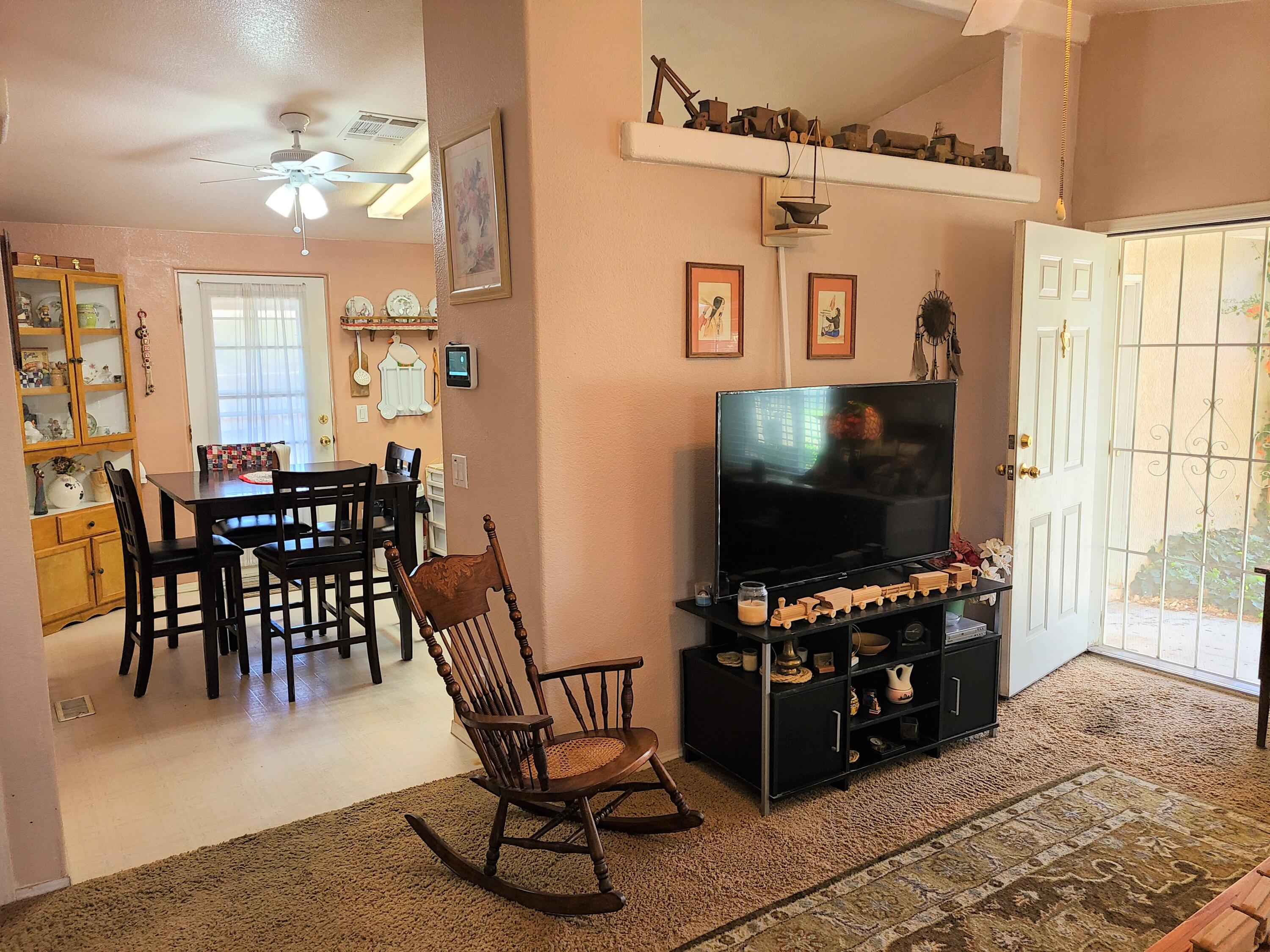 416 Carfax Place SW