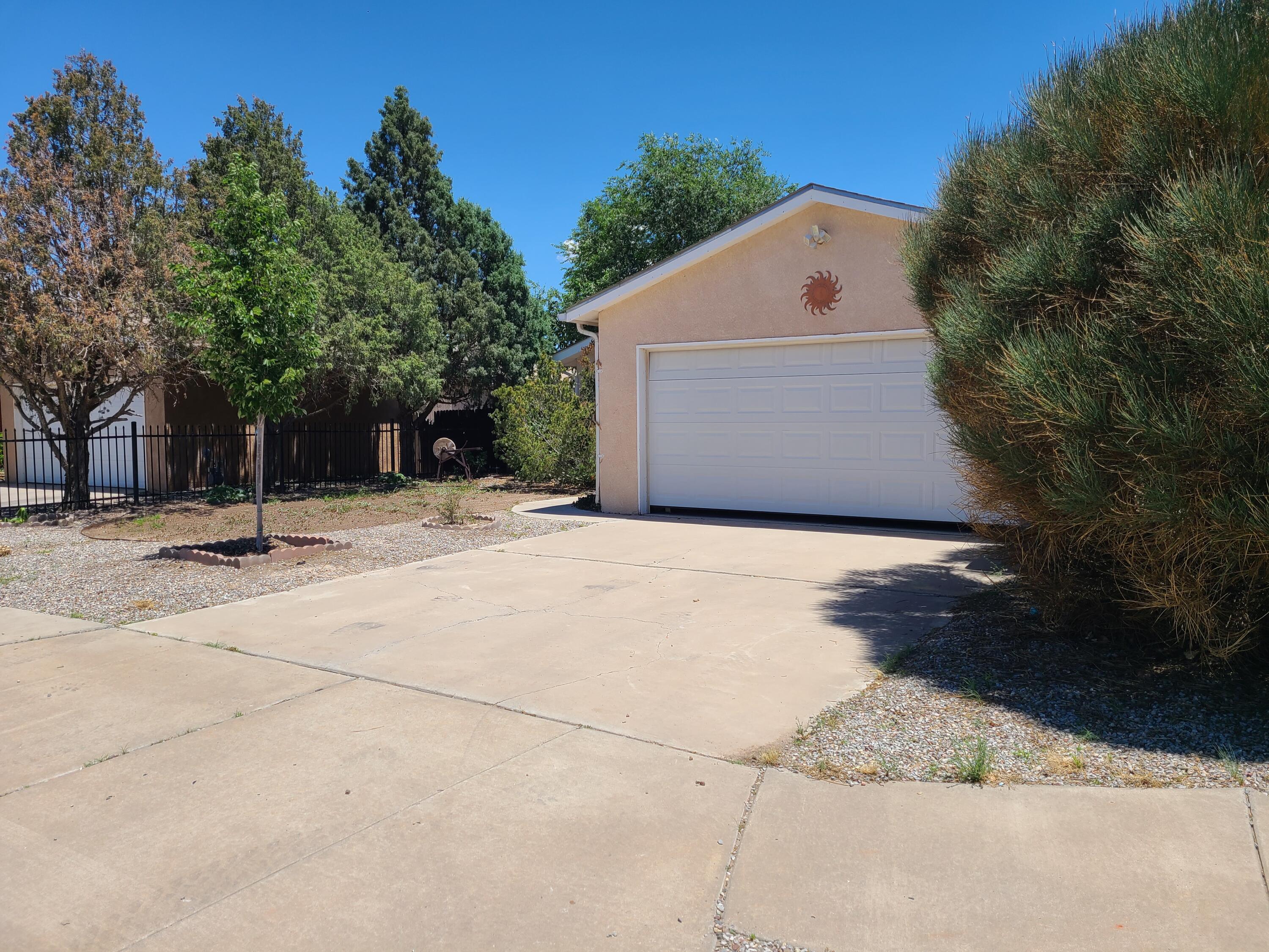 416 Carfax Place SW