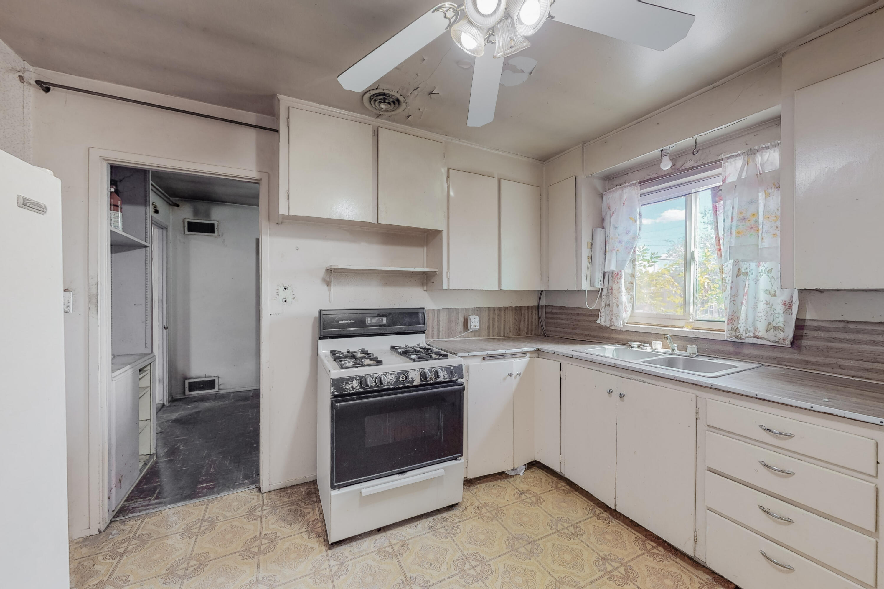 5408 EUCLID Avenue NE