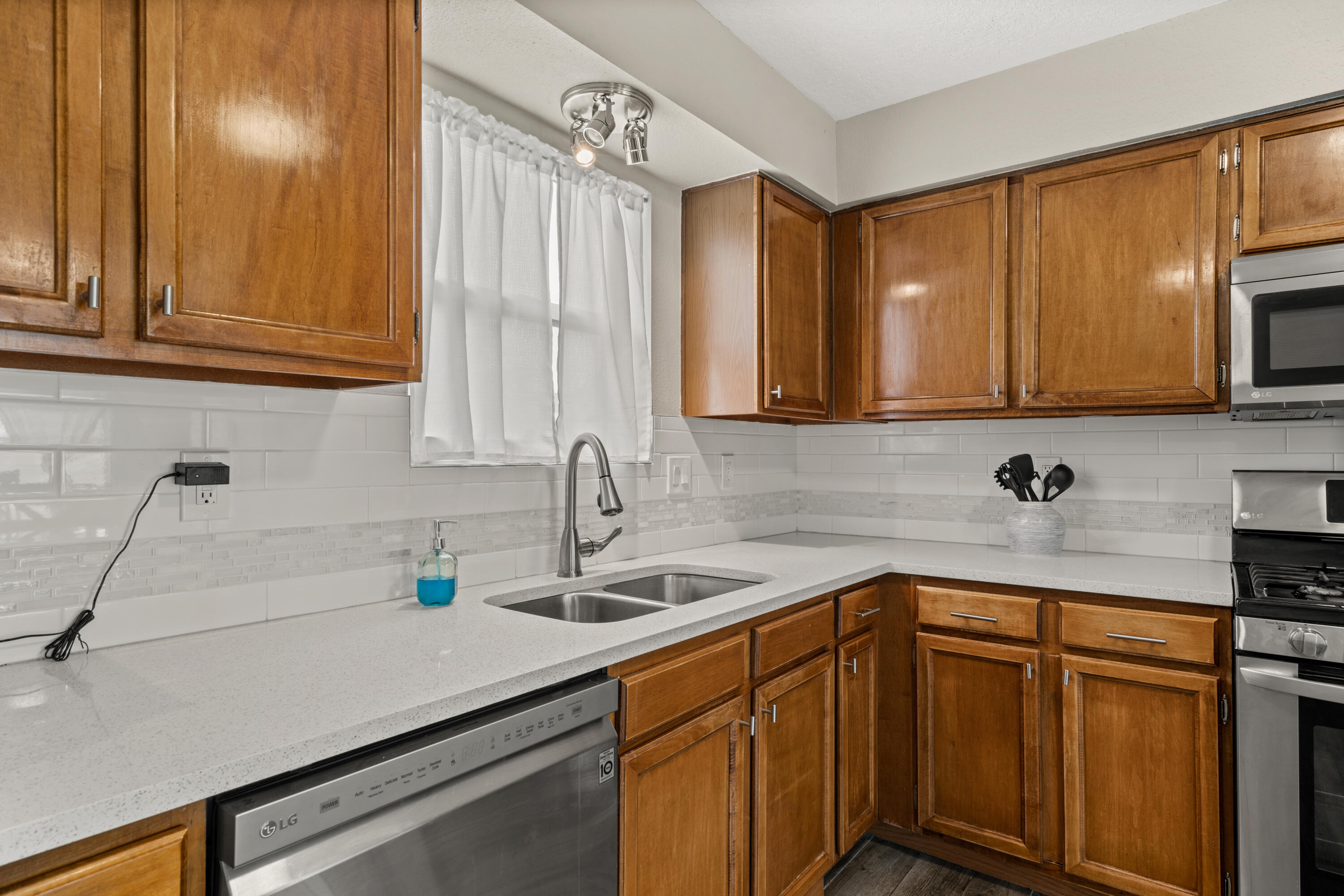 488 STALLION Road SE