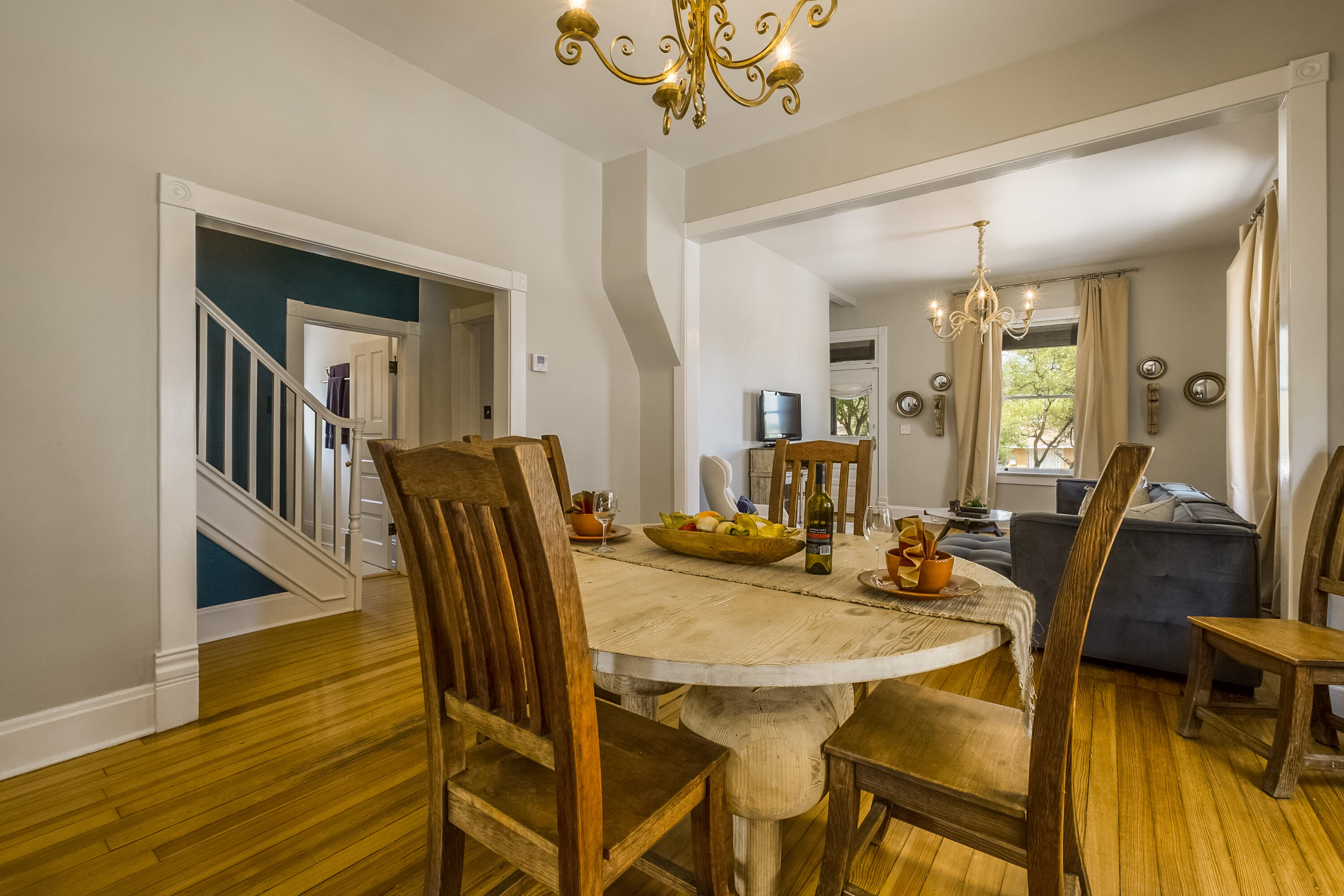 306 EDITH Boulevard SE