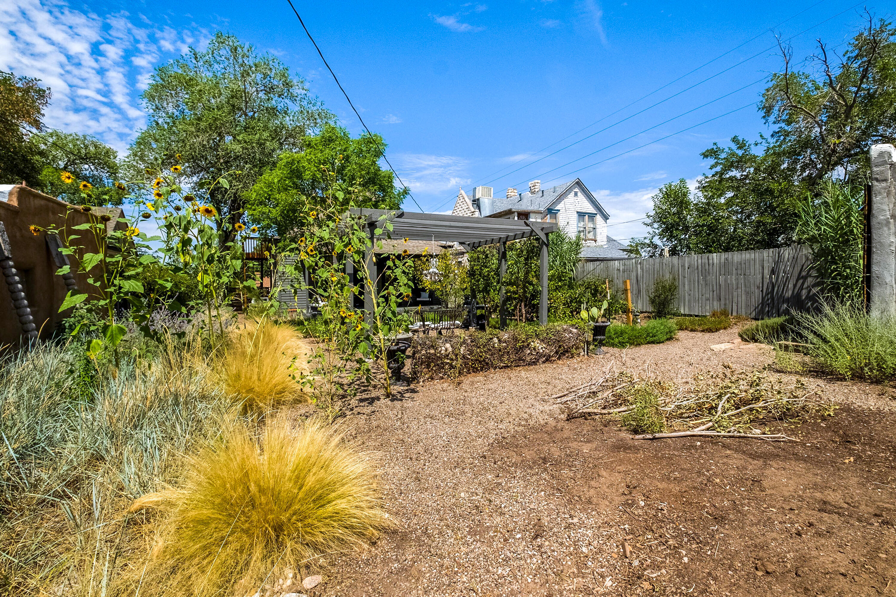 306 EDITH Boulevard SE