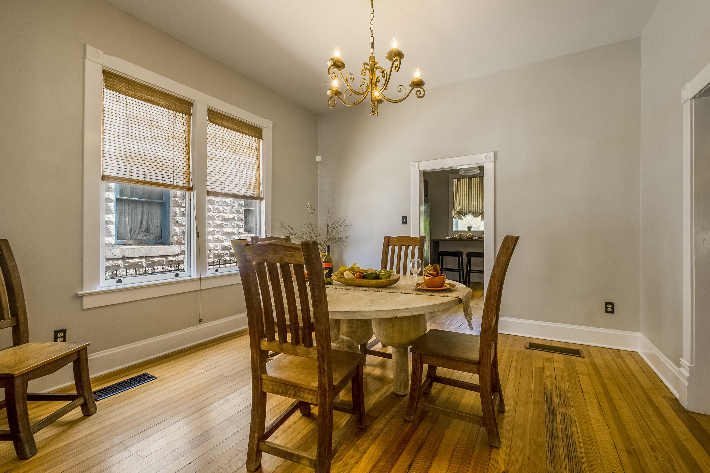 306 EDITH Boulevard SE