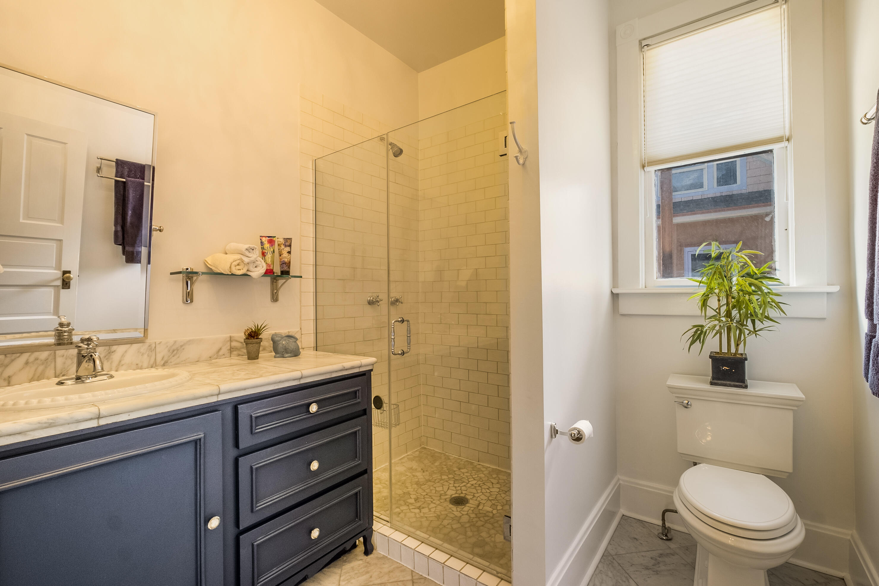 306 EDITH Boulevard SE