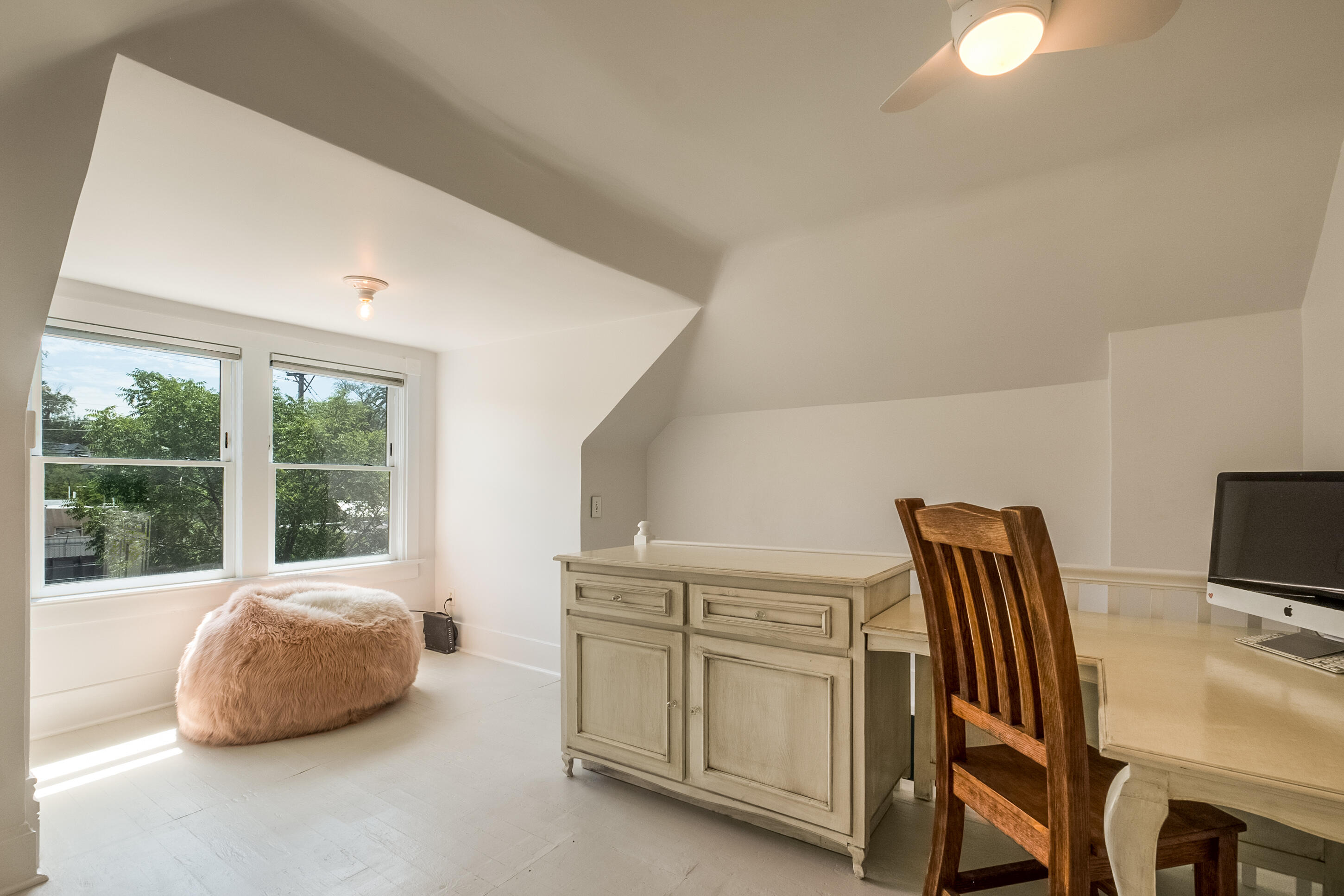 306 EDITH Boulevard SE