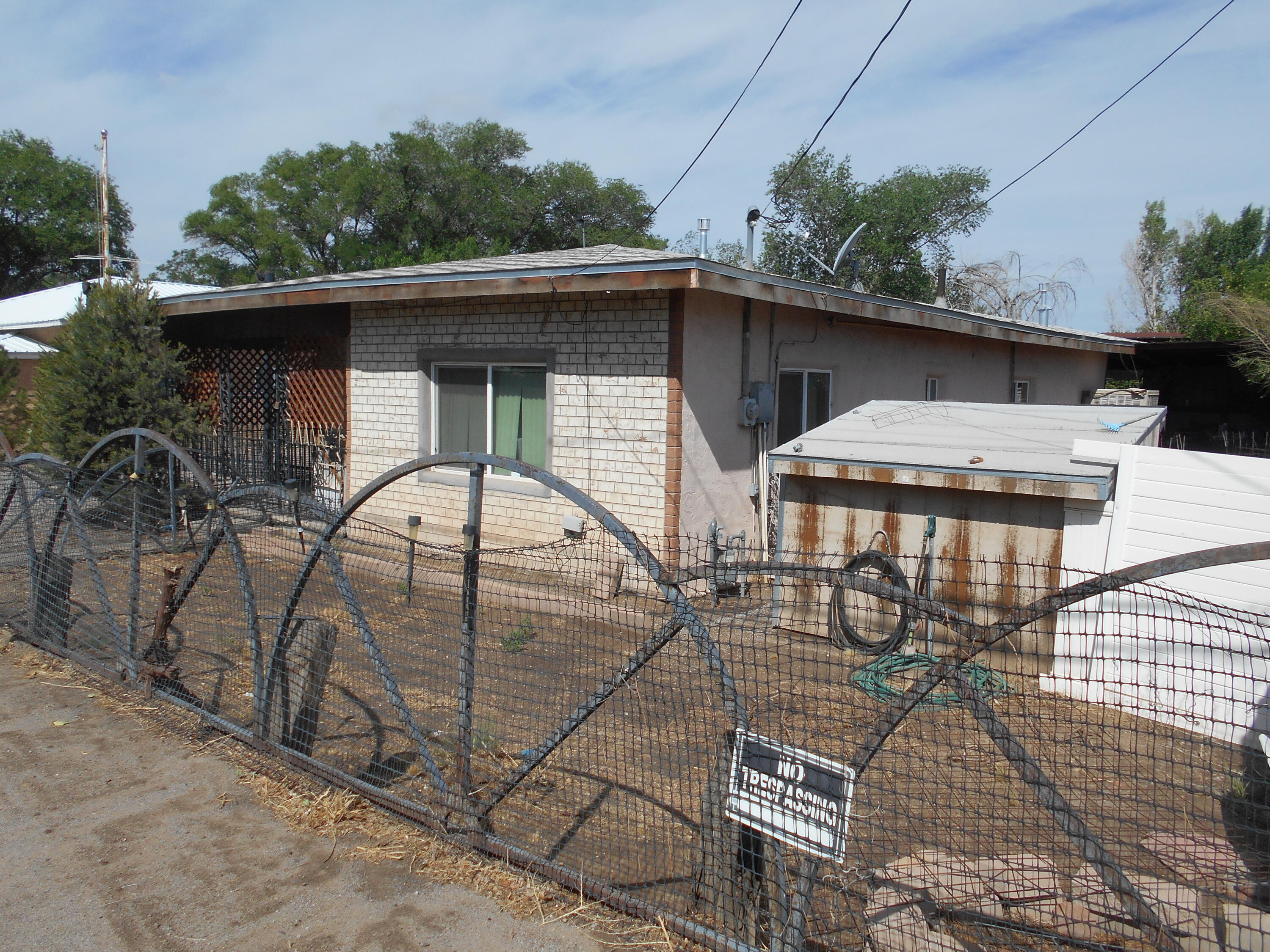 656 JARALES Road