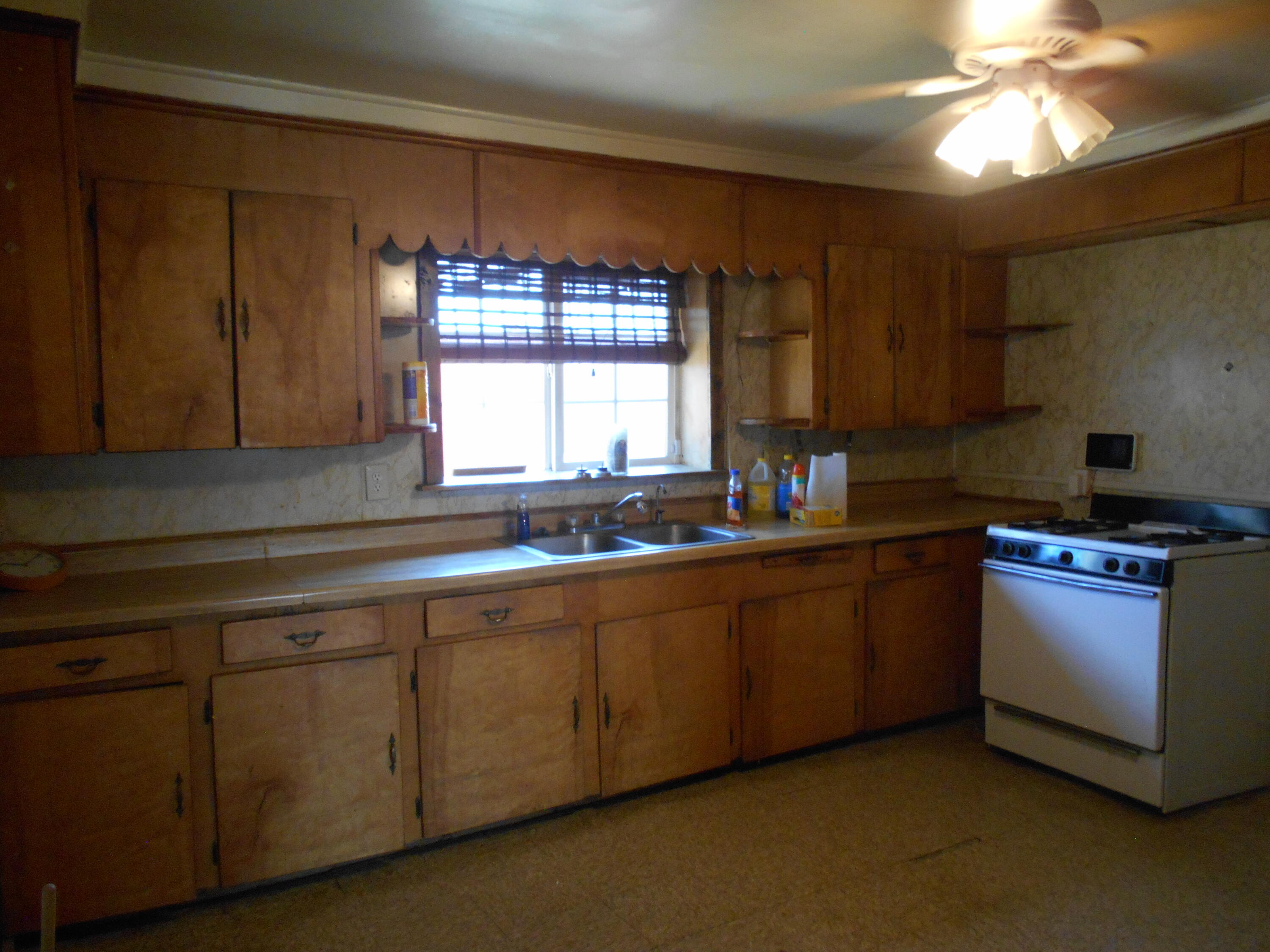 656 JARALES Road