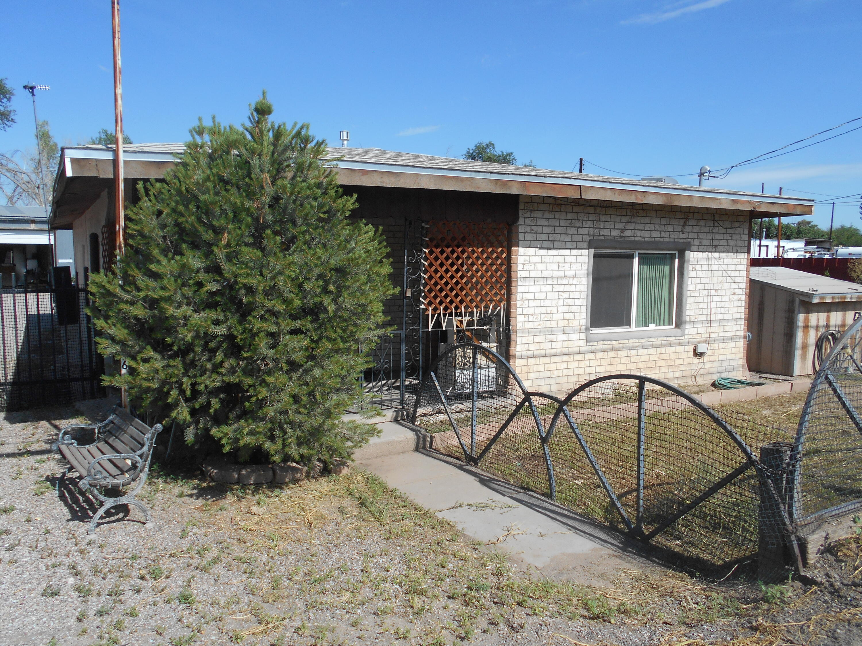 656 JARALES Road