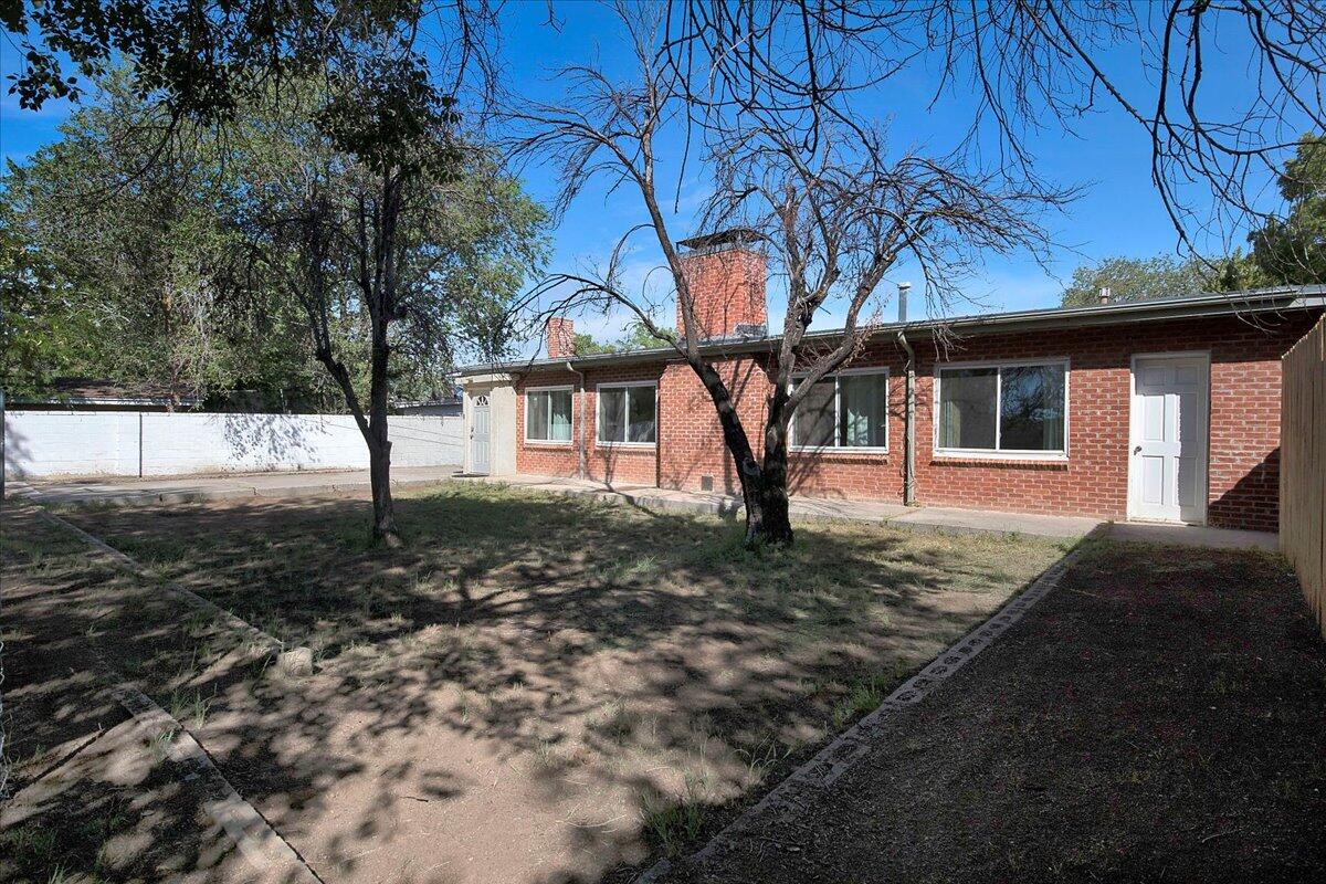 2718 LOS ARBOLES Place NE