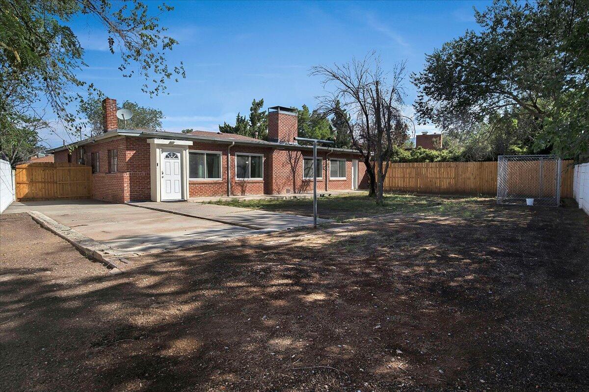 2718 LOS ARBOLES Place NE