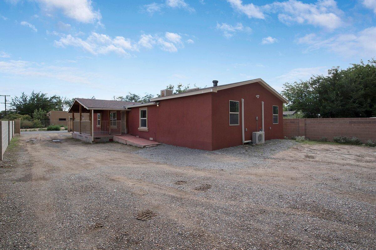 2713 BARCELONA Road SW