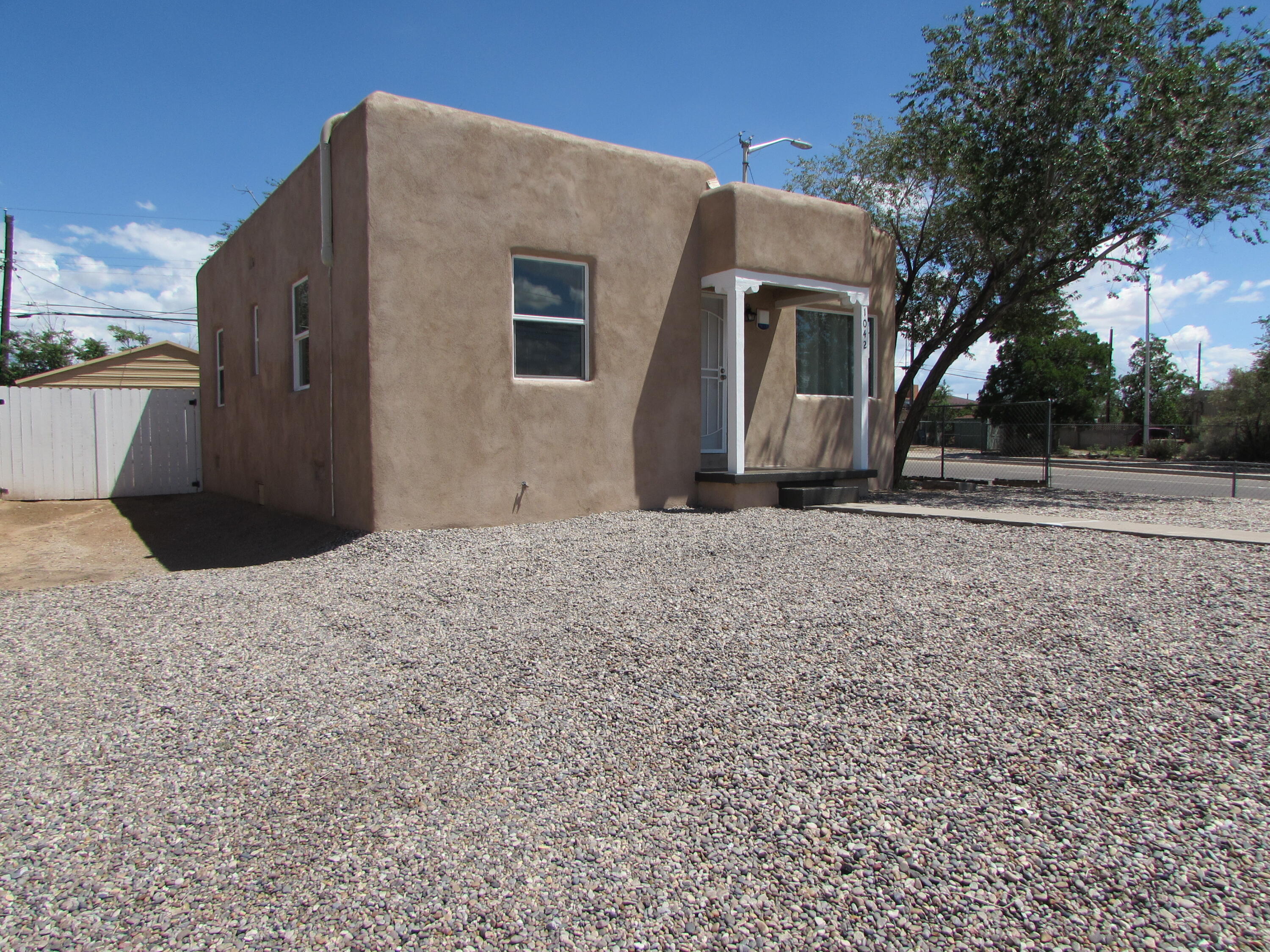 1042 BUENA VISTA Drive SE