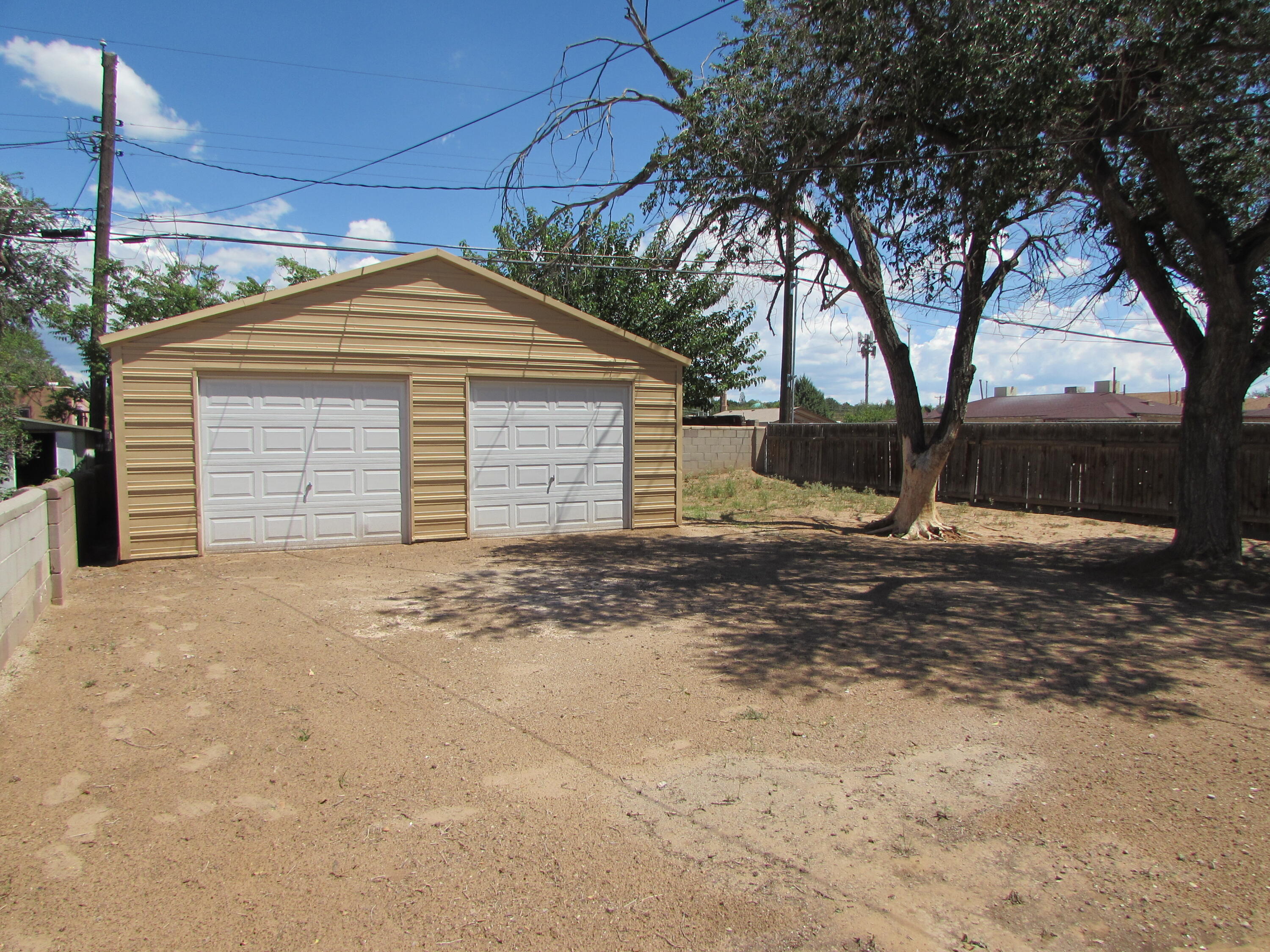 1042 BUENA VISTA Drive SE