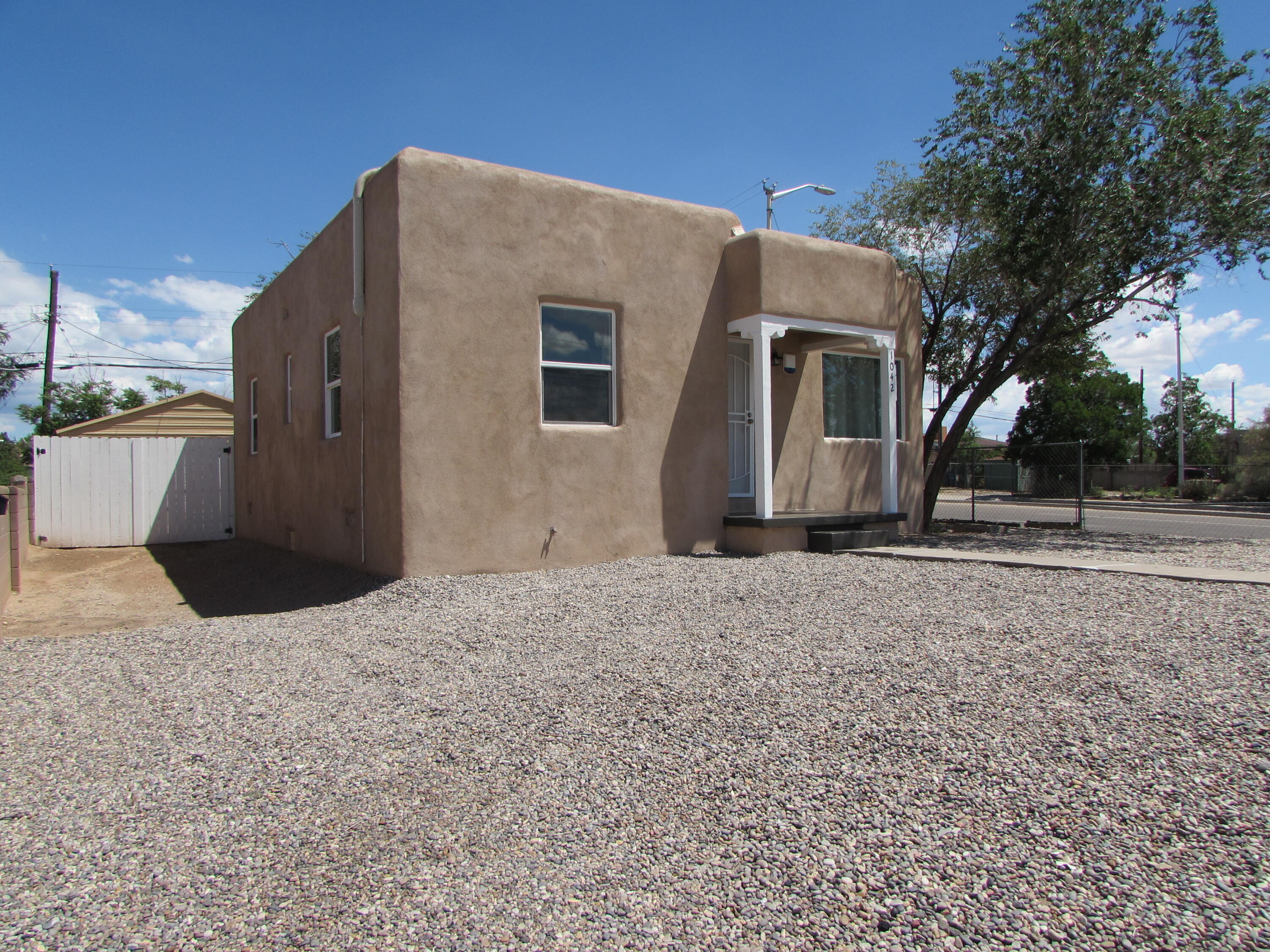 1042 BUENA VISTA Drive SE