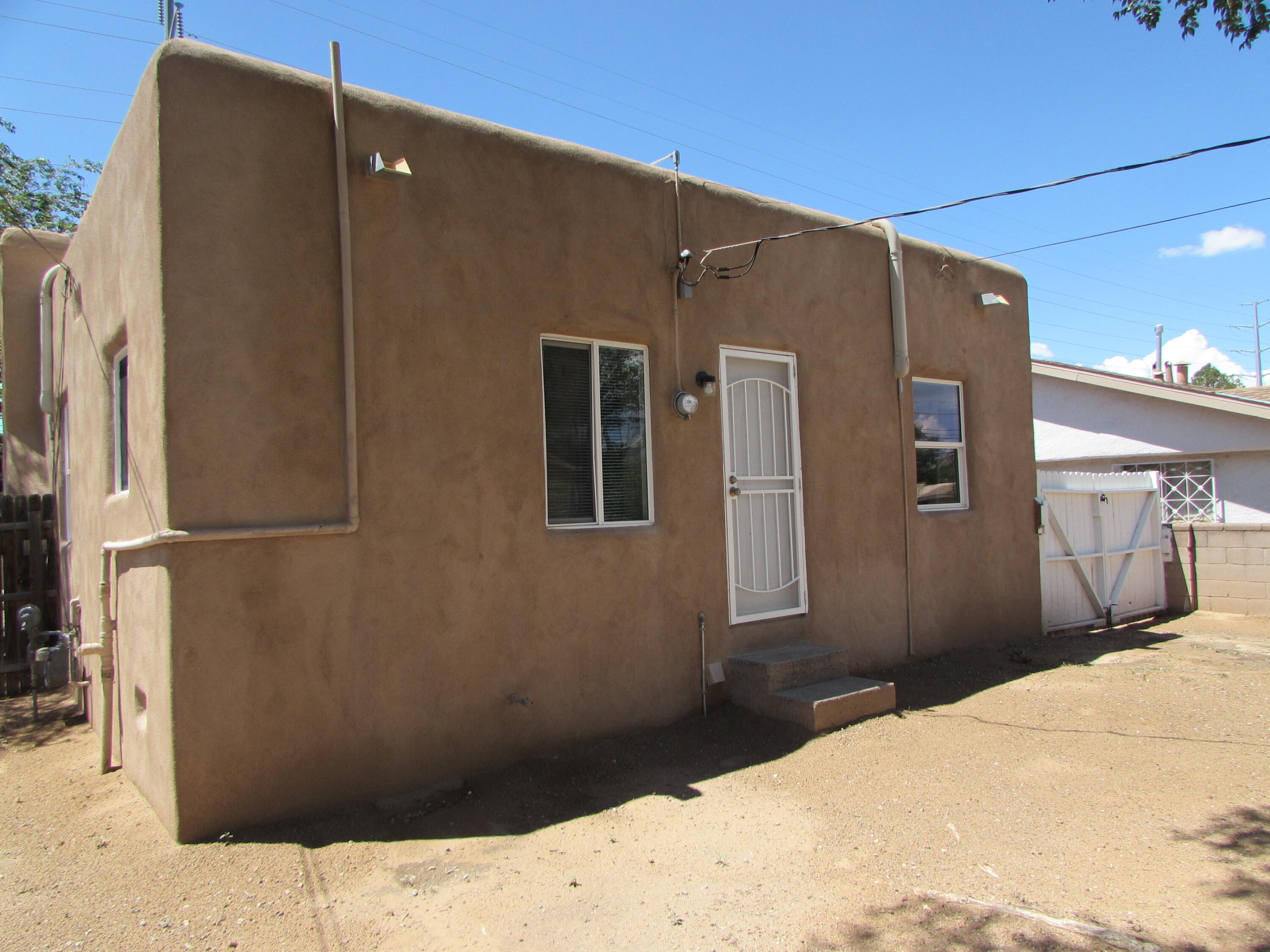 1042 BUENA VISTA Drive SE