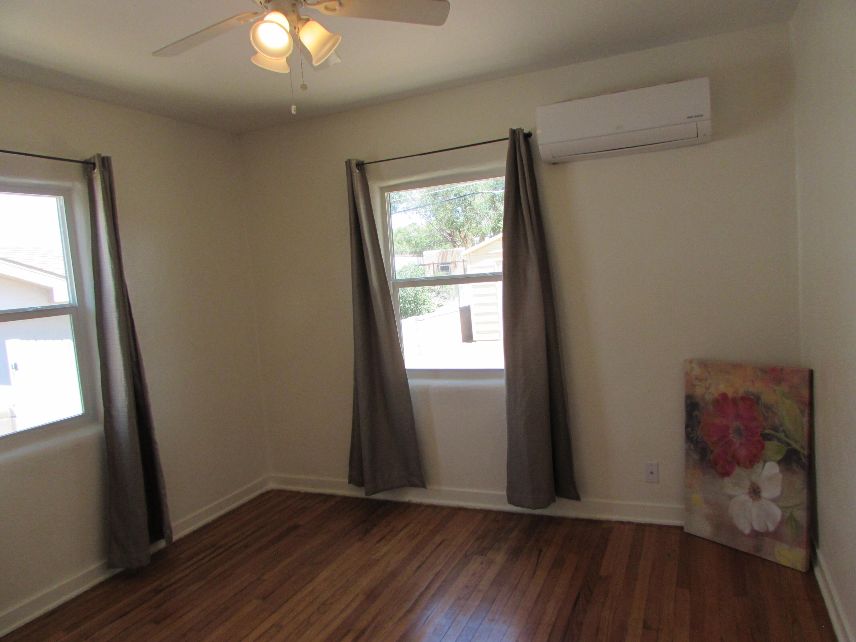 1042 BUENA VISTA Drive SE