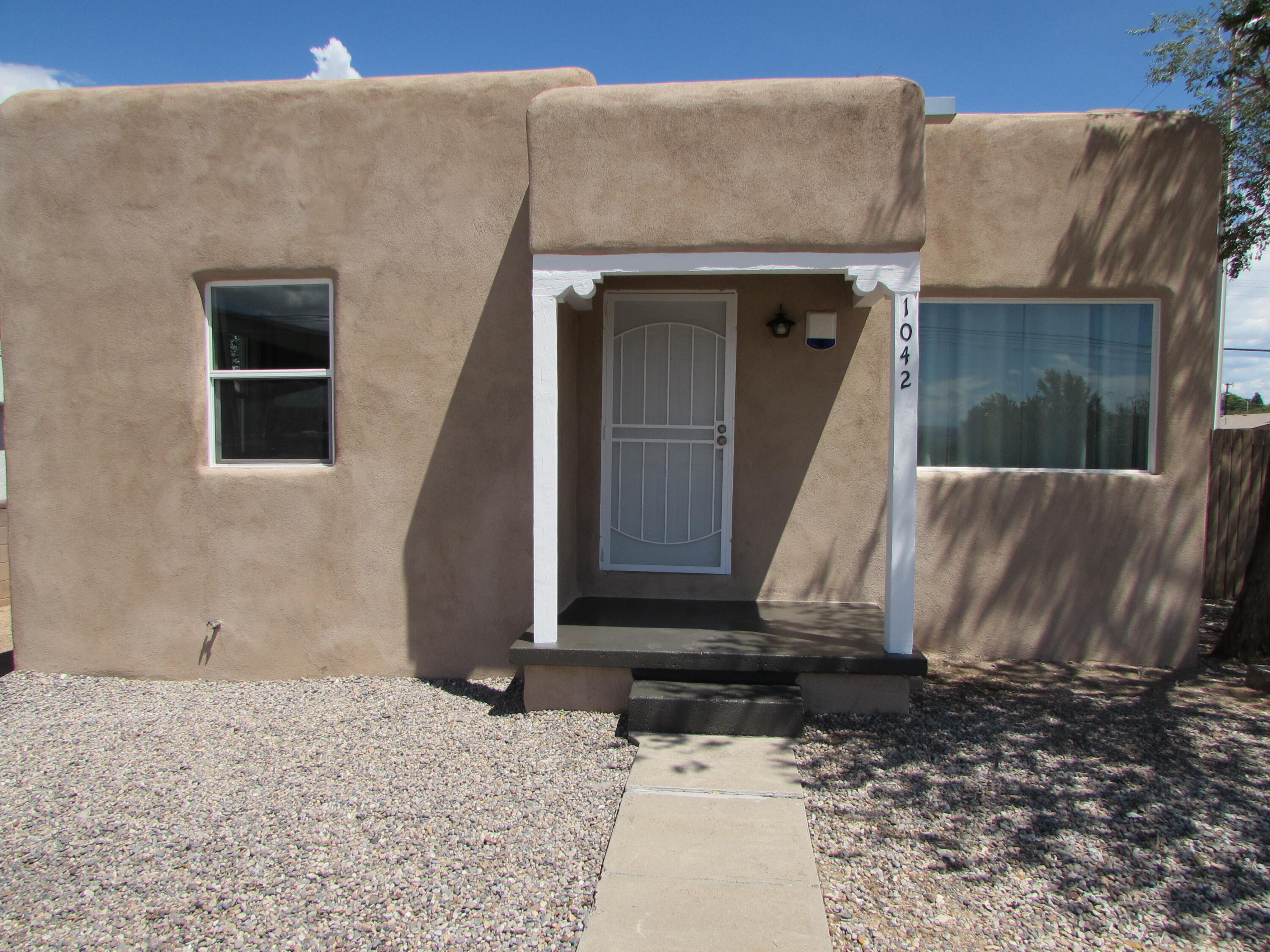 1042 BUENA VISTA Drive SE