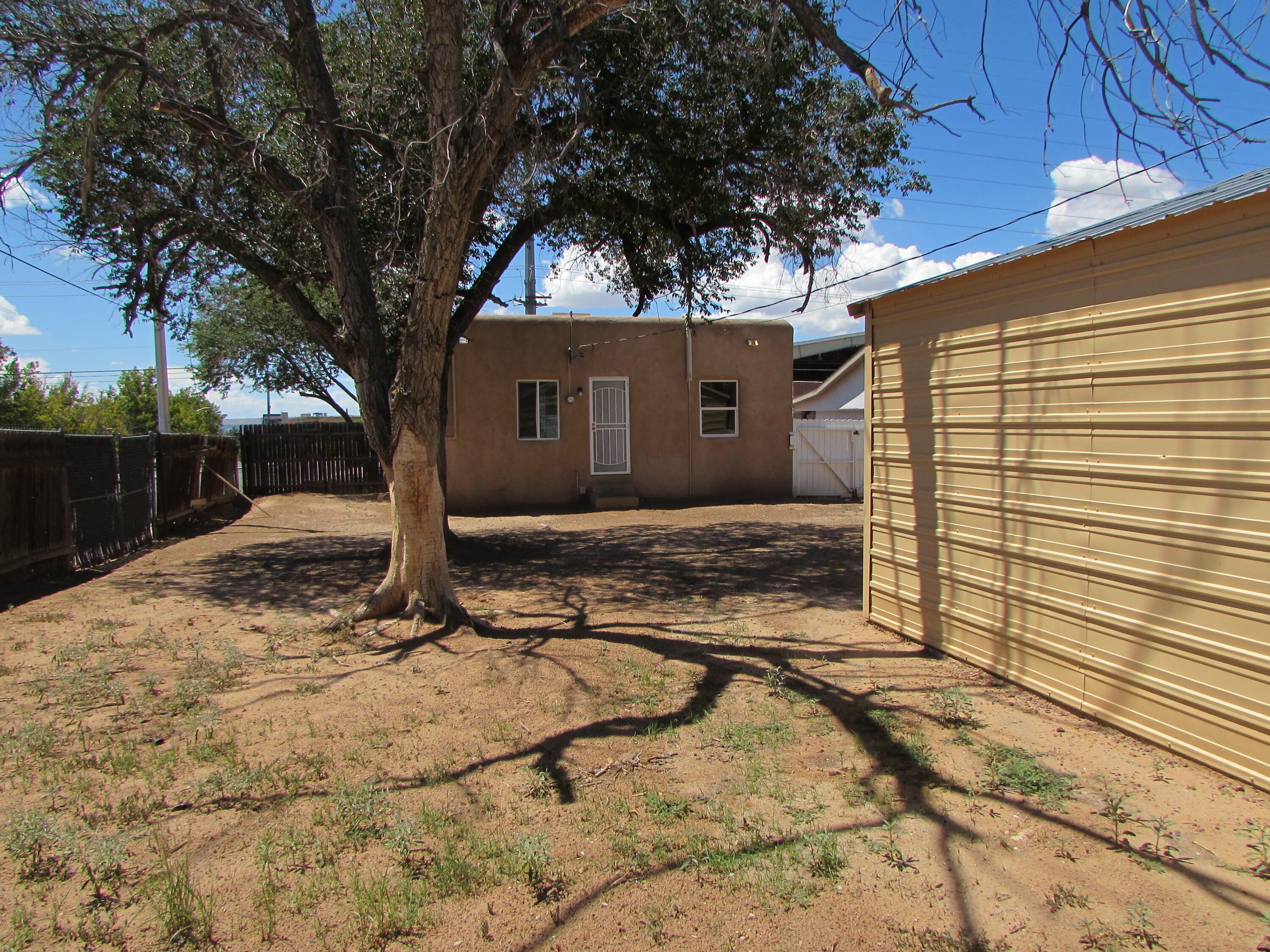 1042 BUENA VISTA Drive SE