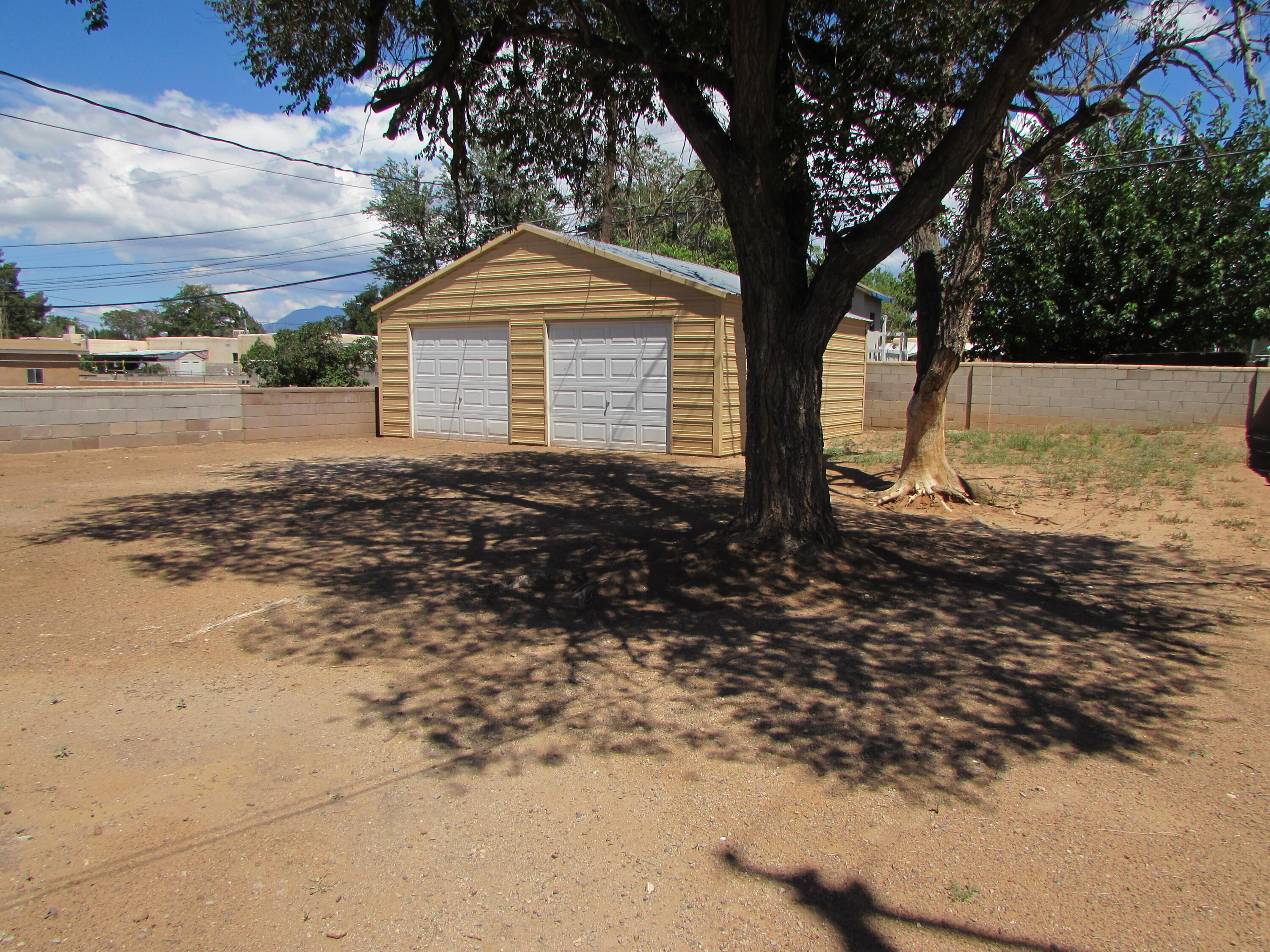 1042 BUENA VISTA Drive SE