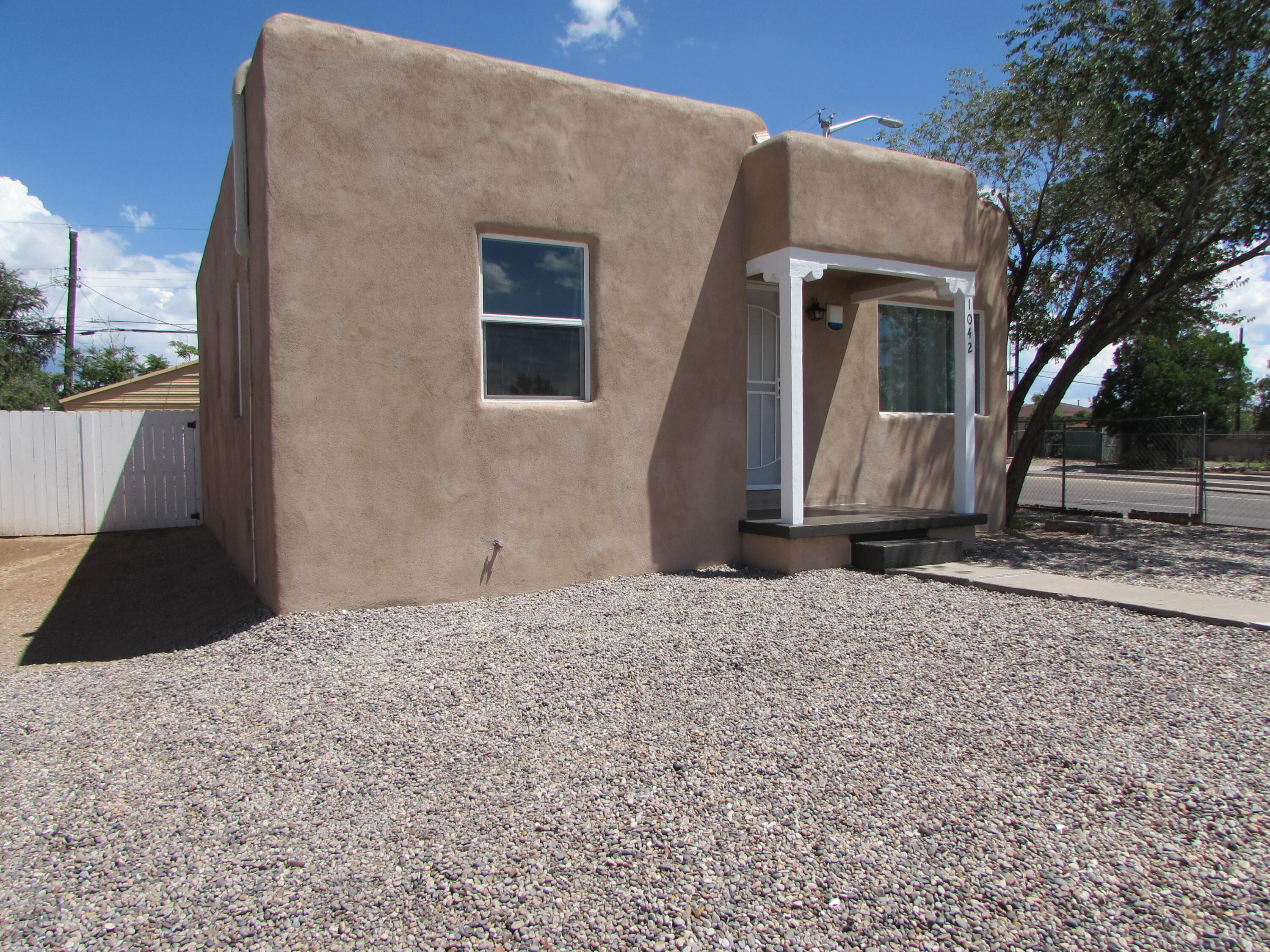 1042 BUENA VISTA Drive SE