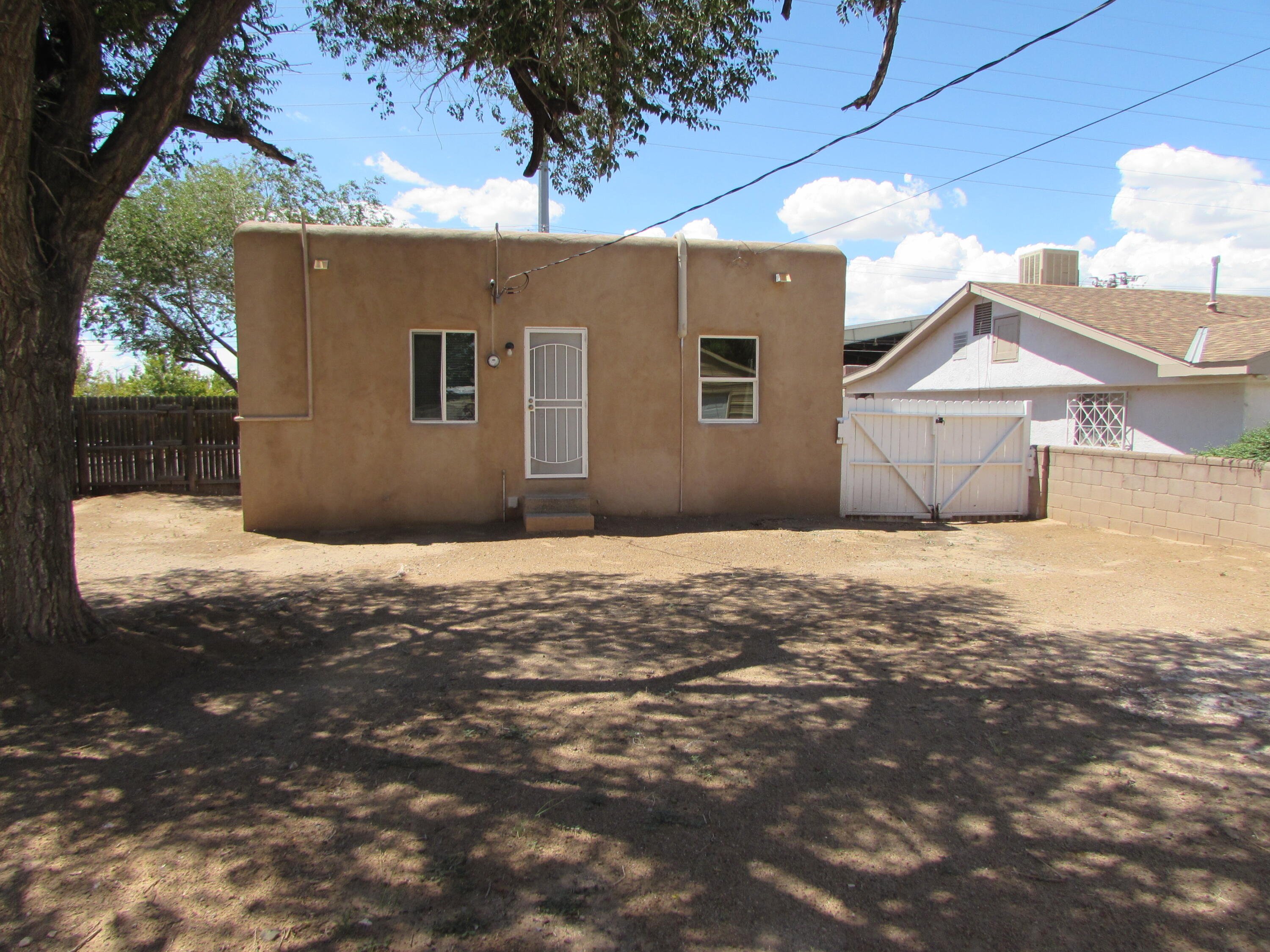 1042 BUENA VISTA Drive SE