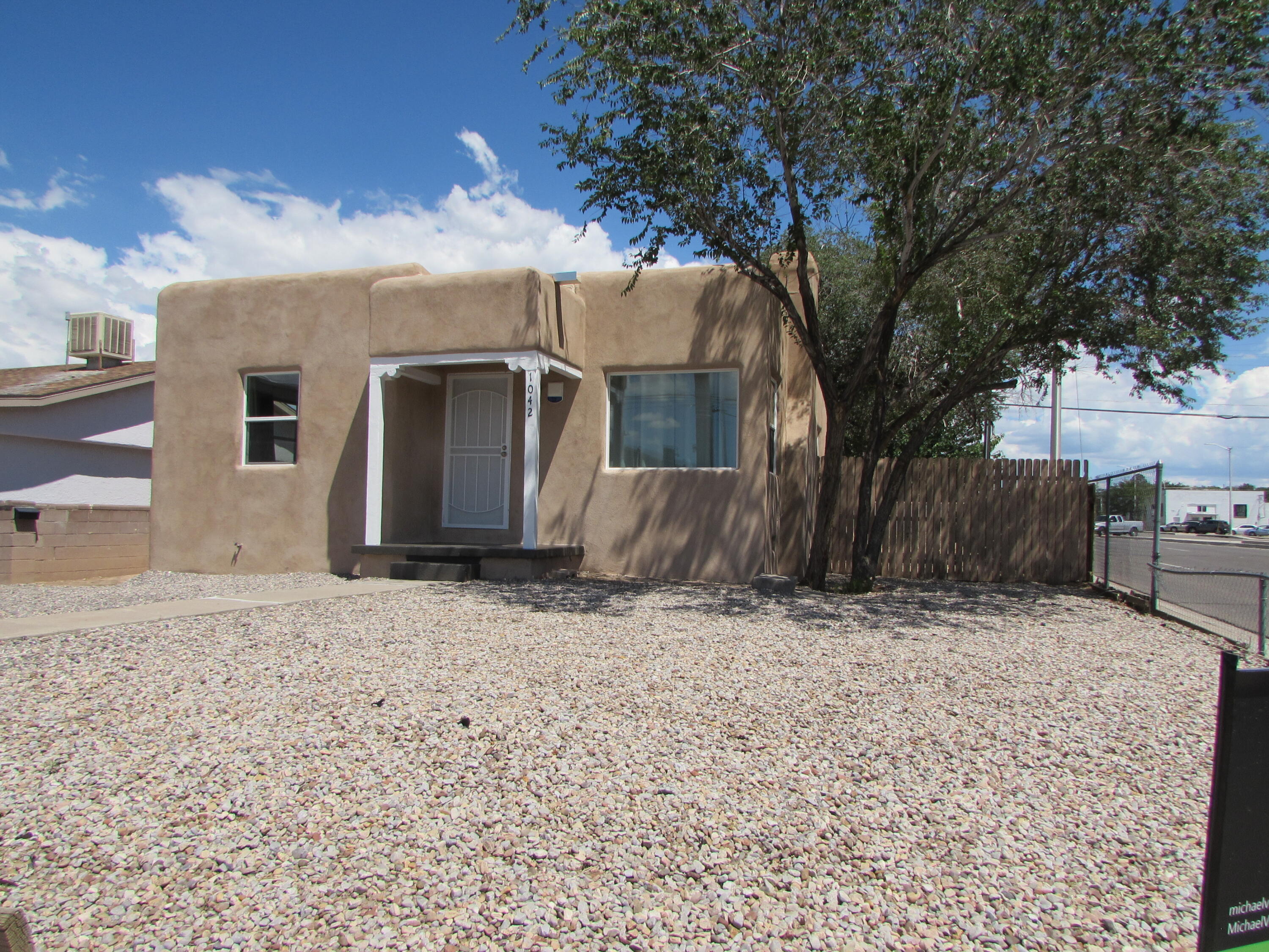 1042 BUENA VISTA Drive SE