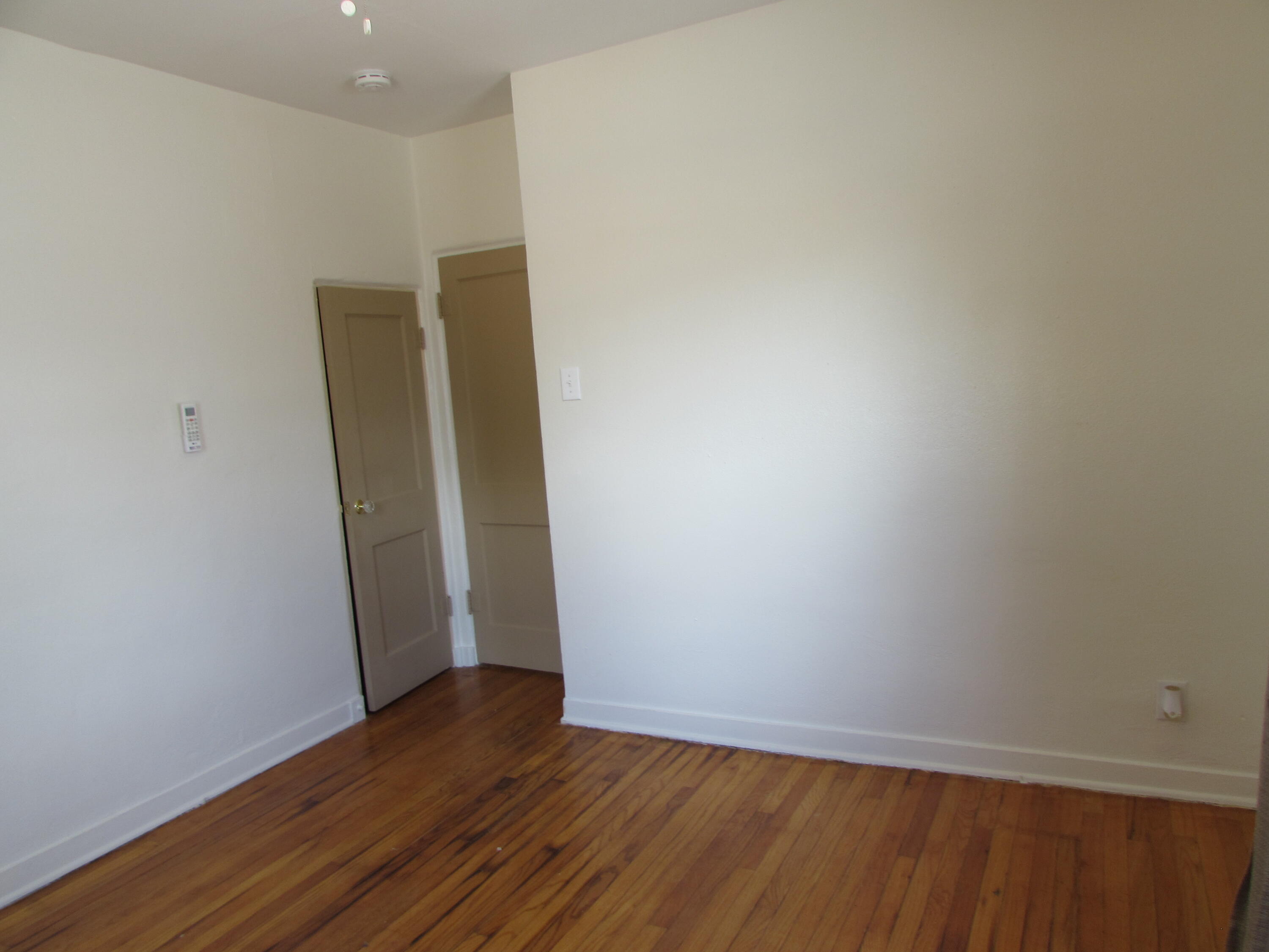1042 BUENA VISTA Drive SE
